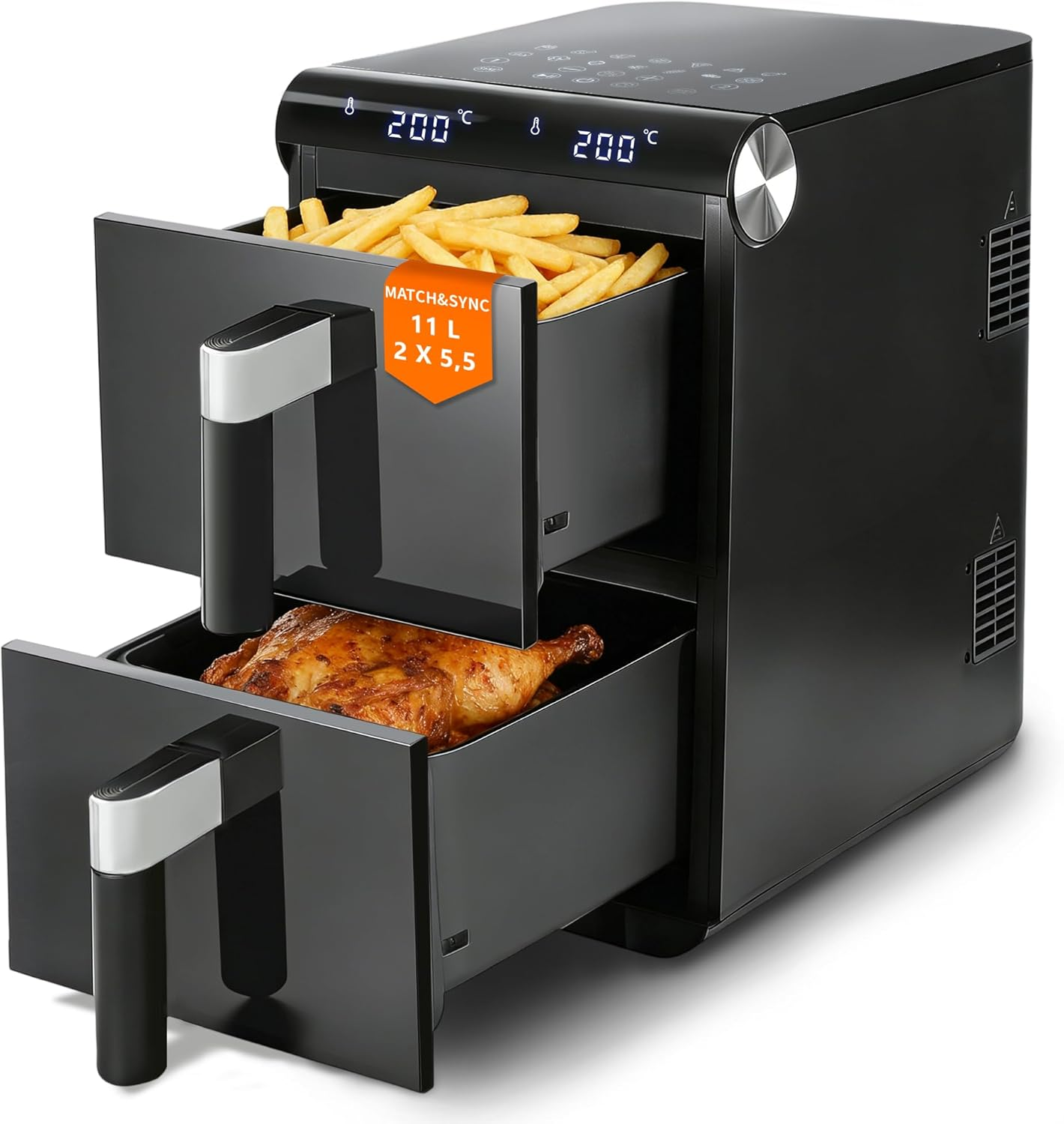 Schwarze Heißluftfritteuse mit Pommes Frites und einem Brathähnchen in zwei Schubladen. Das Display zeigt 200°C.