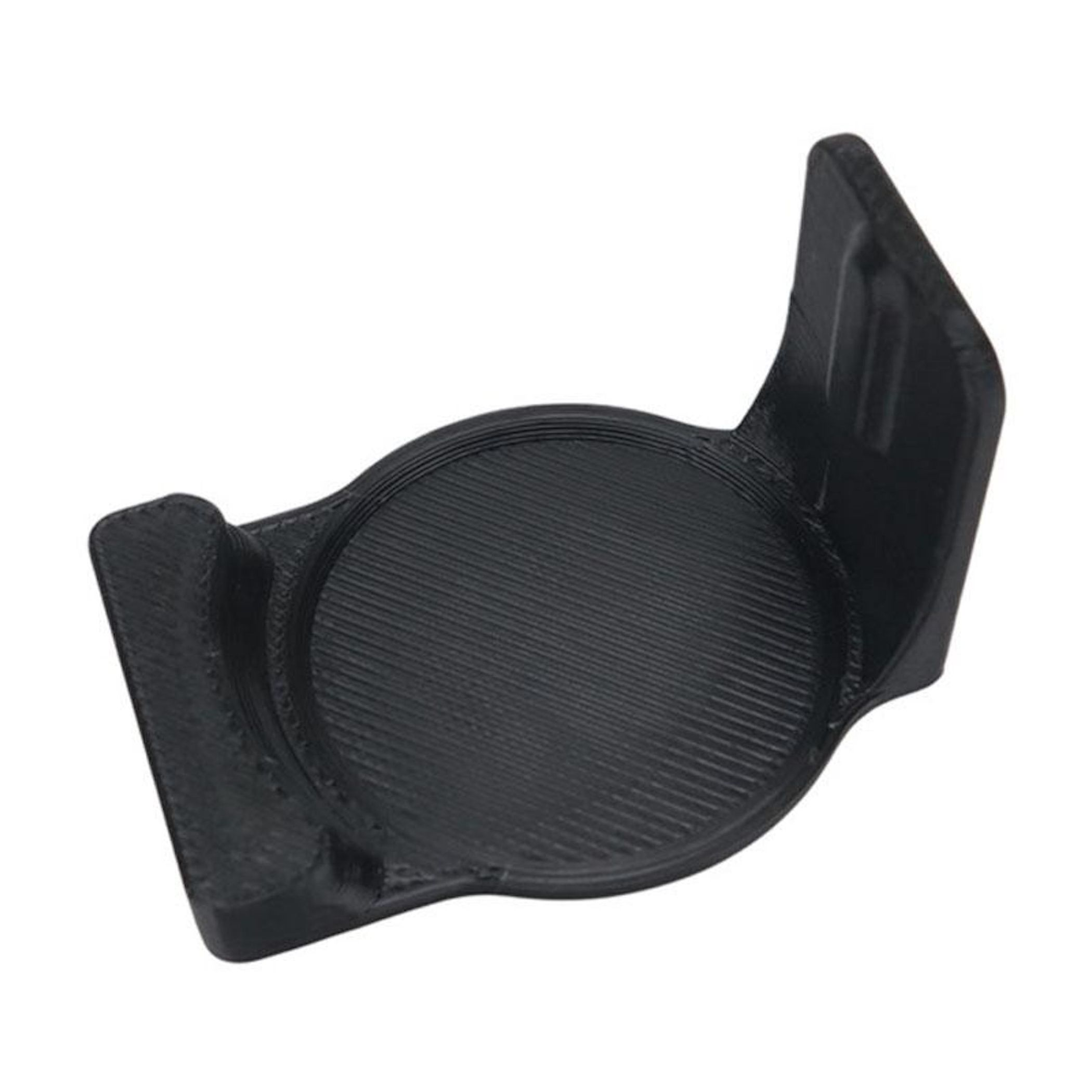 Ein schwarzes, kreisförmiges, 3D-gedrucktes Objekt mit geriffelter Innenseite und gewölbten Kanten, wahrscheinlich ein Halter.