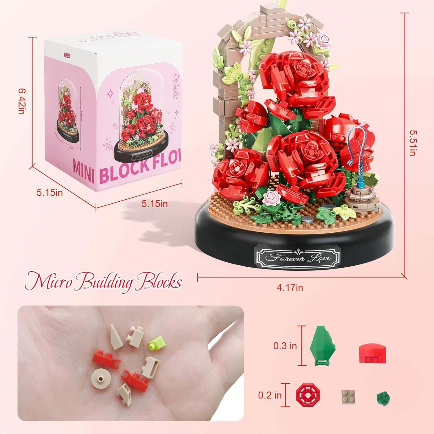 Ein Rosen-Baustein-Set in einer Glaskuppel. Es hat eine Schachtel, eine Hand mit Blöcken und auf rosa Hintergrund angezeigte Abmessungen.