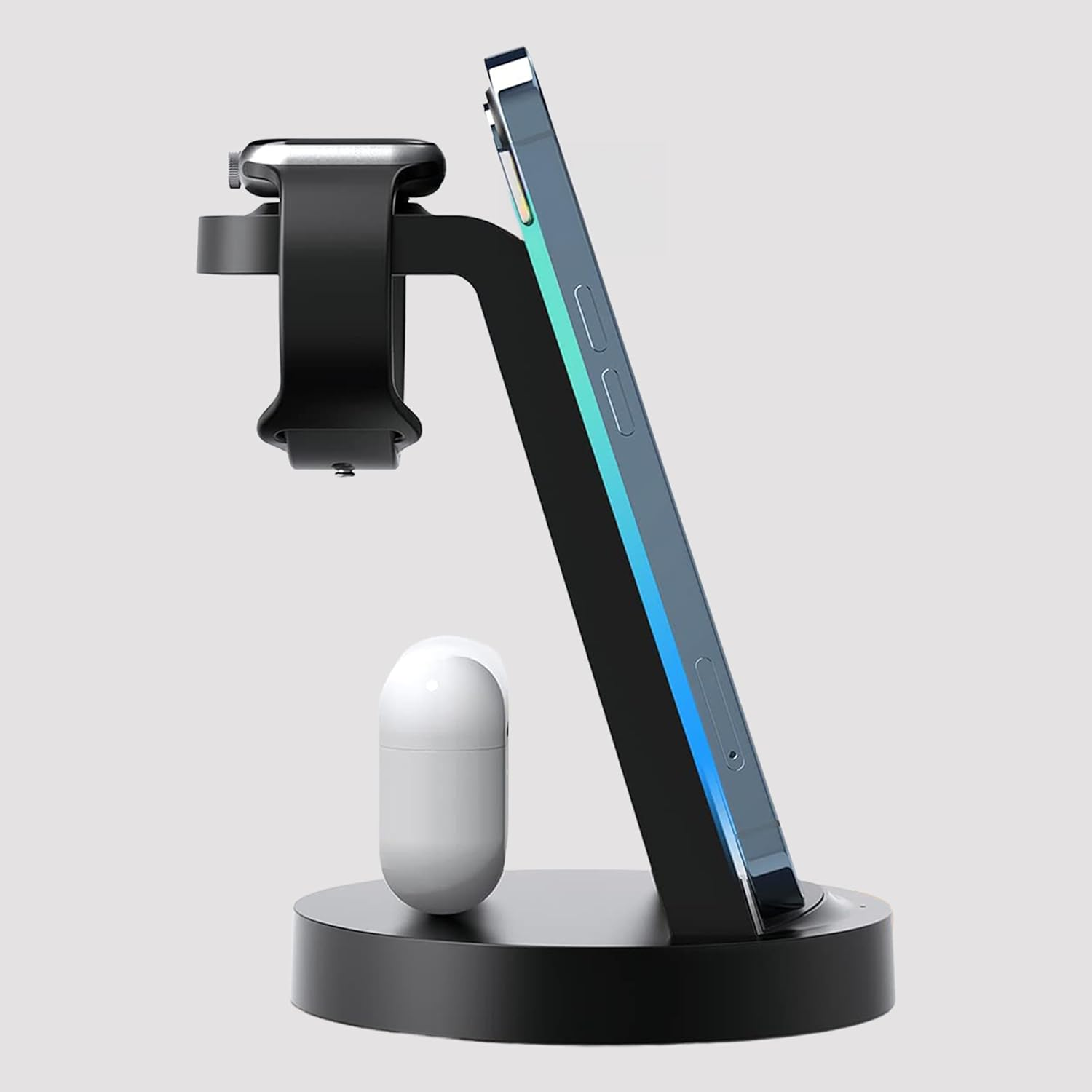 Schwarze Ladestation mit iPhone, Apple Watch und AirPods. Das Telefon ist blau, die Uhr schwarz, die AirPods weiß.
