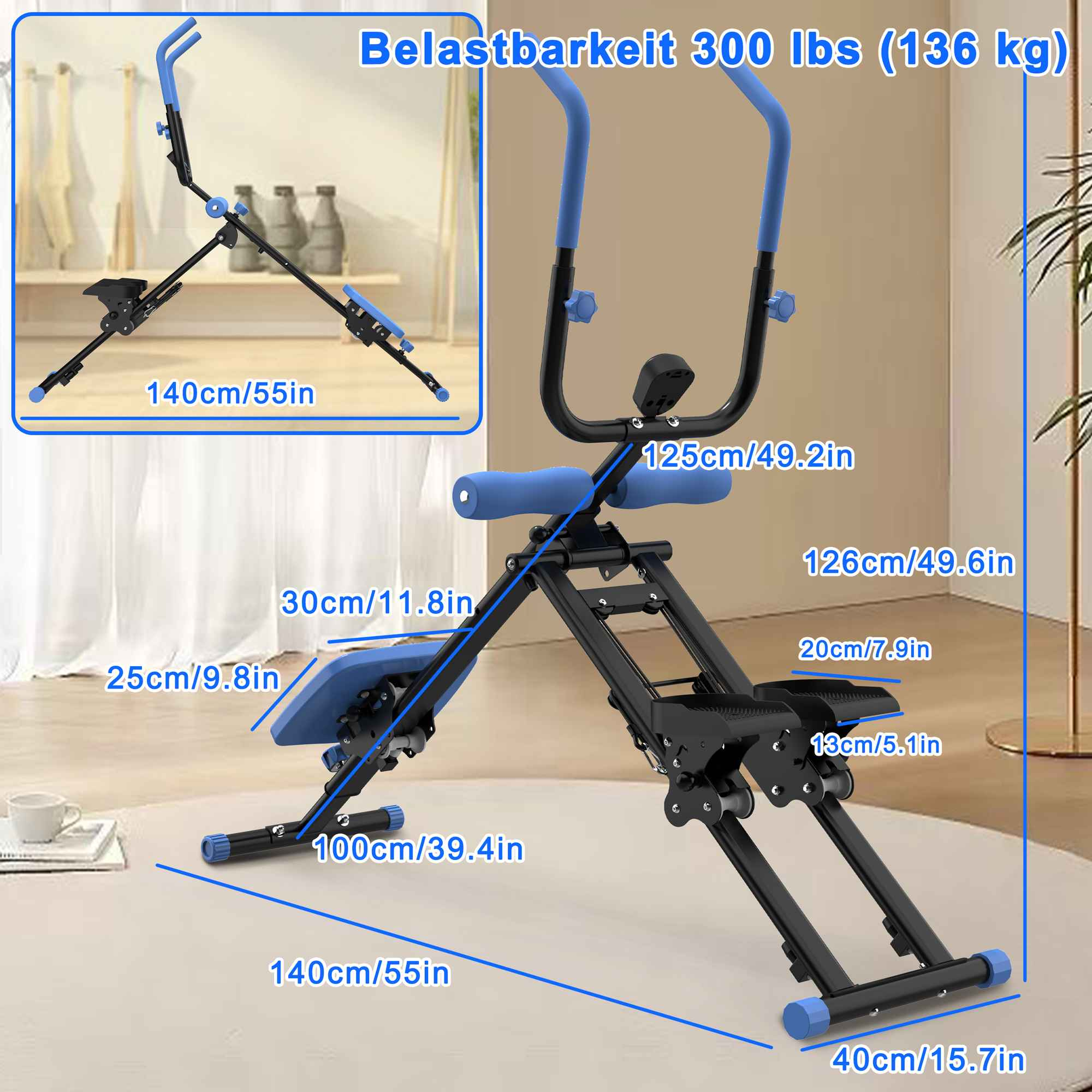 Eine Trainingsmaschine, schwarz und blau, wird mit Abmessungen gezeigt. Sie hat Griffe und einen Sitz, vor einem beigen Hintergrund.