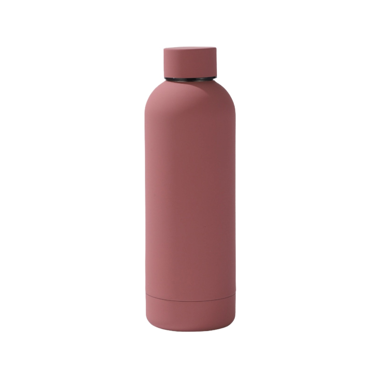 Eine rosafarbene Wasserflasche steht aufrecht vor weißem Hintergrund. Sie hat einen Deckel und einen zylindrischen Körper.
