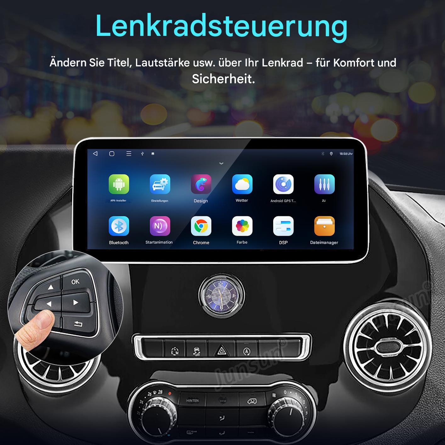 Autoinstrumententafel mit Touchscreen-Display, App-Symbolen, Lenkradbedienelementen und Uhr. Eine Hand drückt eine Lenkradtaste.