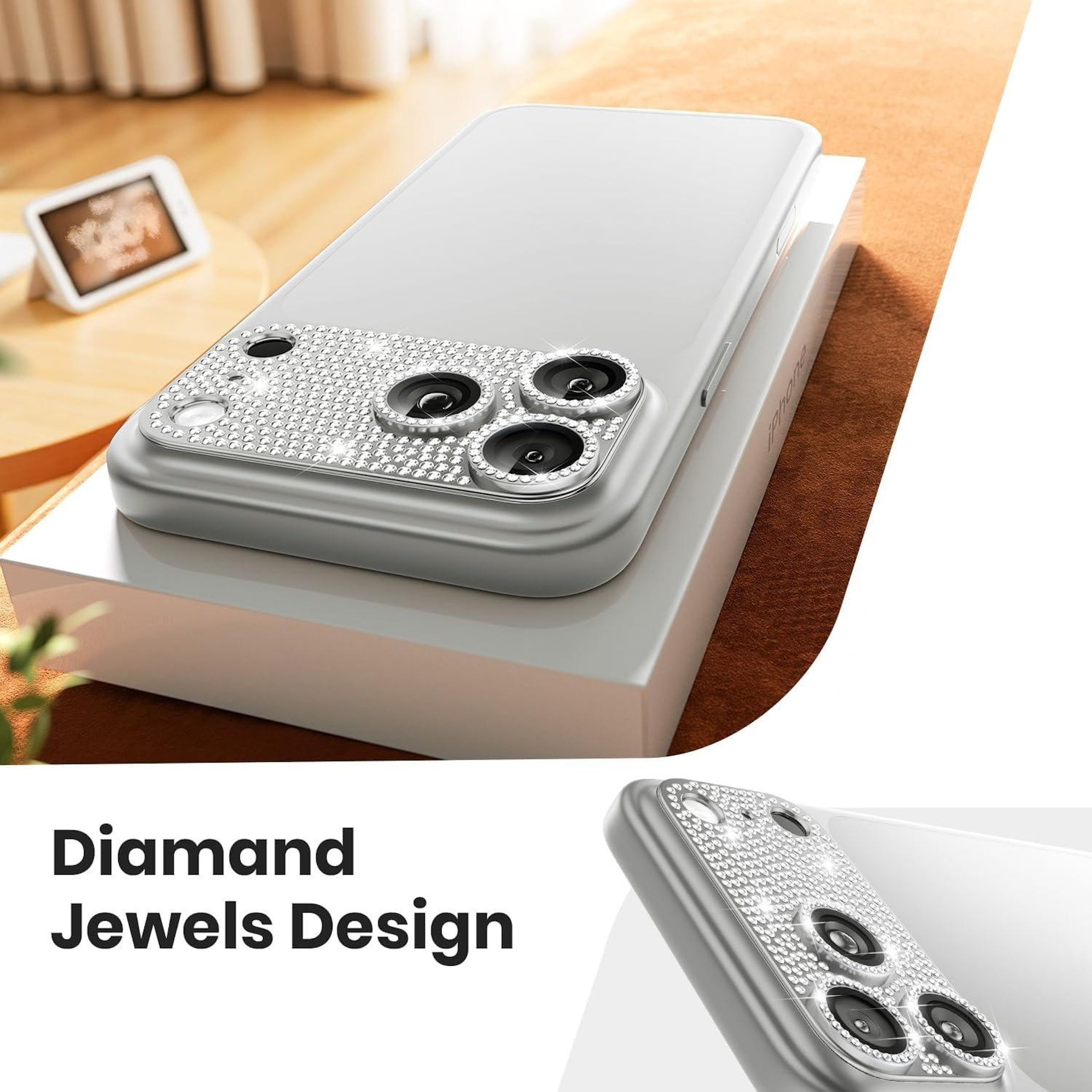 Una custodia per telefono con design a diamante, cornice argentata e ritagli per la fotocamera, posta su una scatola bianca. Piccolo schermo a sinistra.