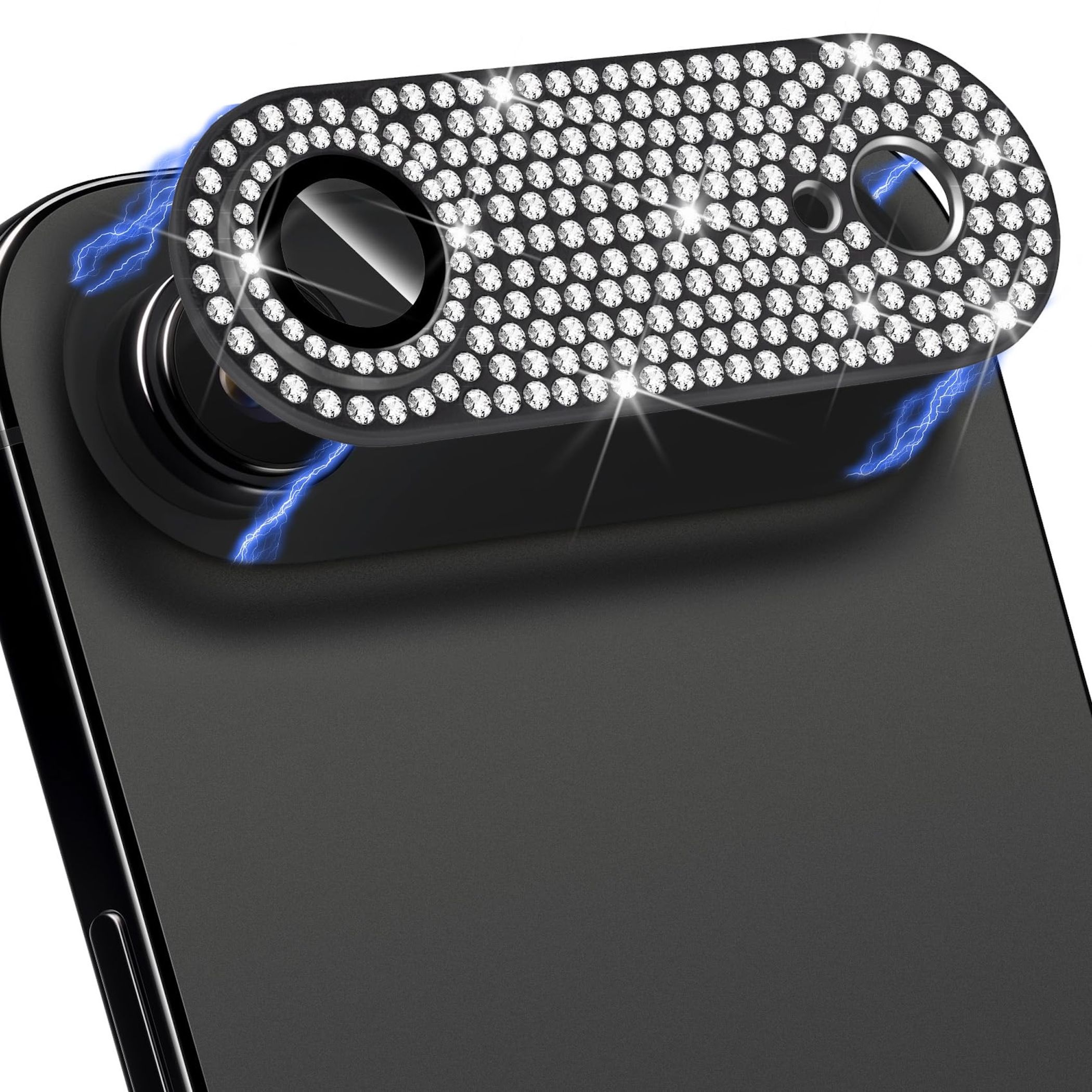 Un telefono con una copertura dell'obiettivo della fotocamera tempestata di diamanti è mostrato. Sono visibili effetti simili a fulmini blu.