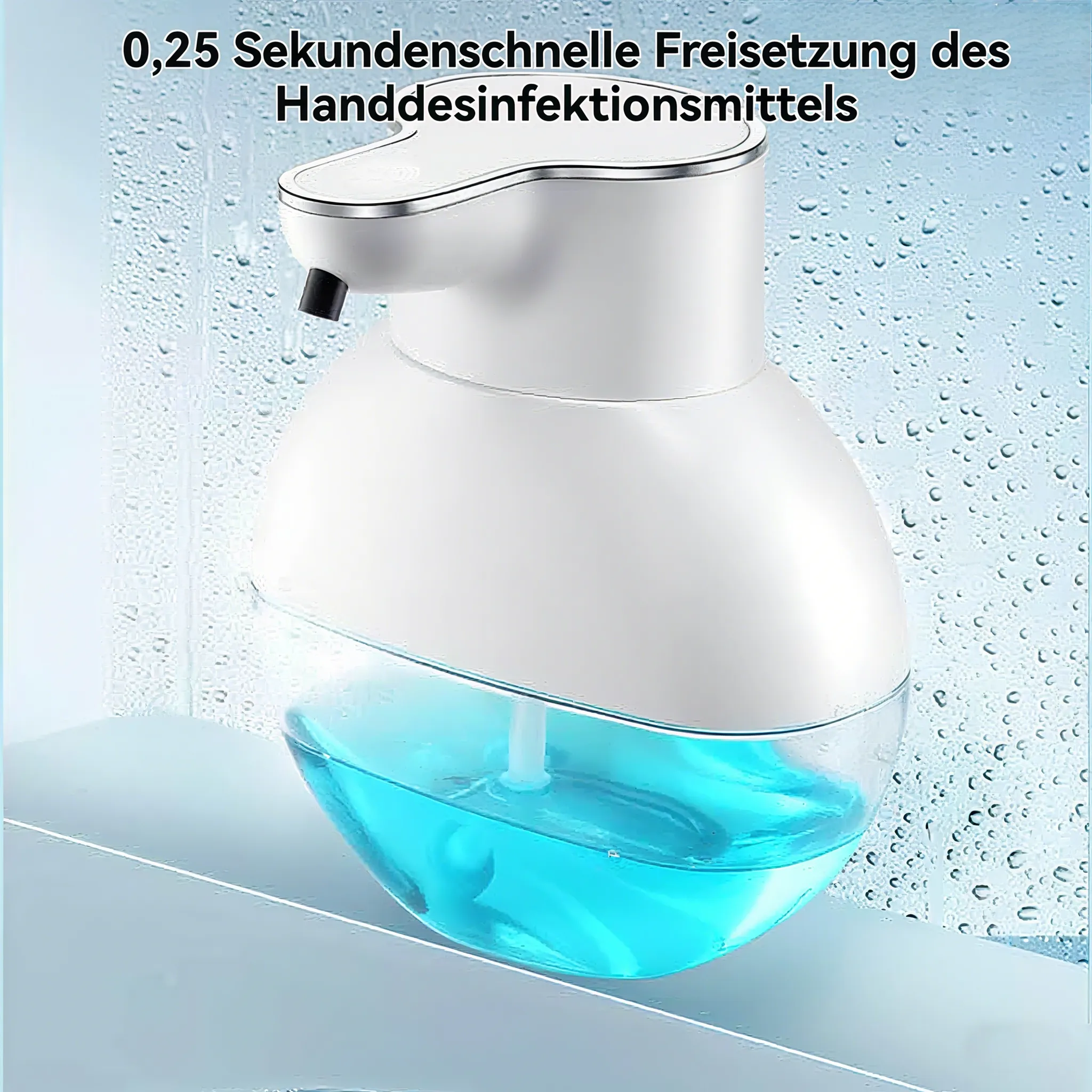 Weißer automatischer Seifenspender mit blauer Flüssigkeit, auf hellblauem Untergrund. Hintergrund mit Wassertropfen.