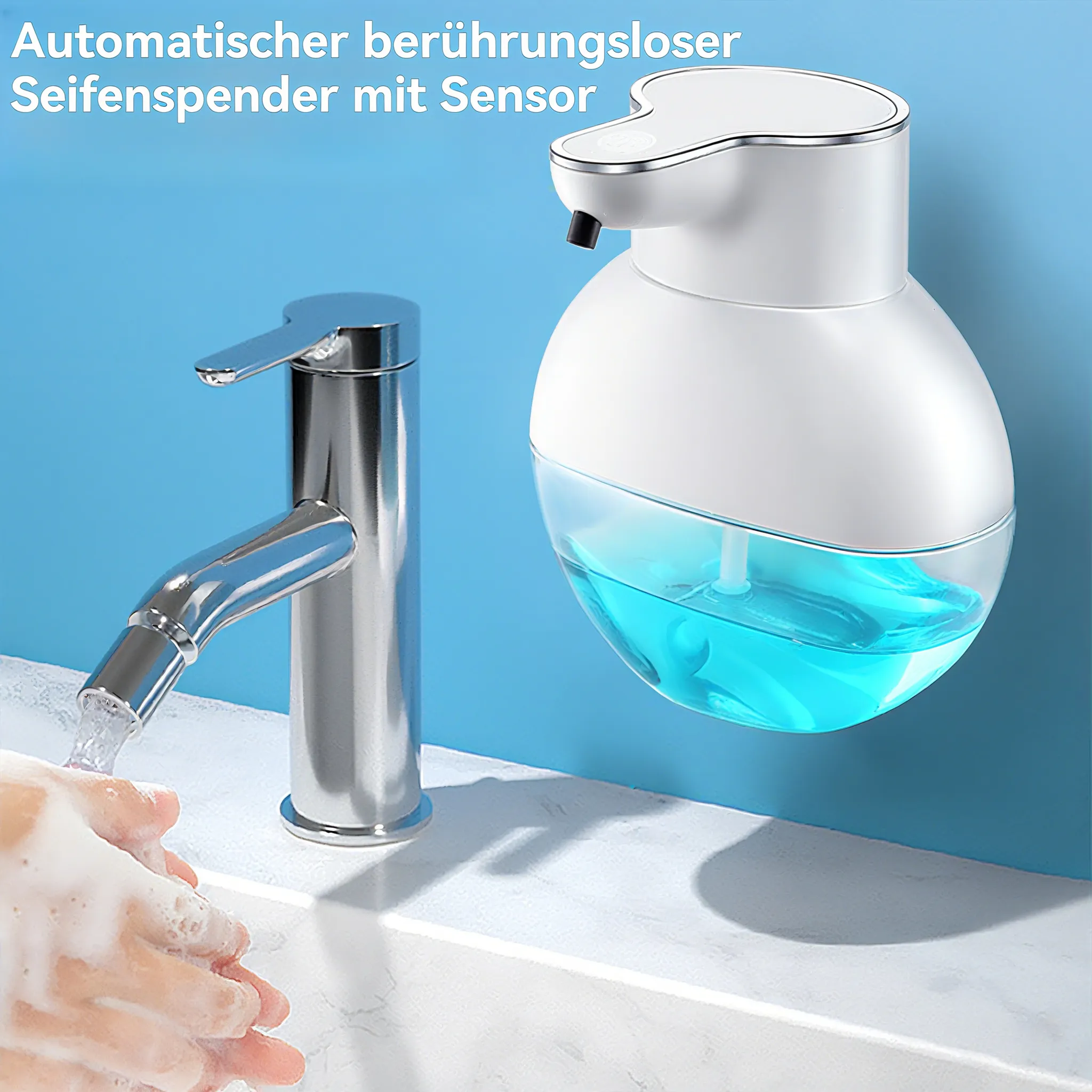 Eine Hand wäscht sich mit Seife unter einem Wasserhahn. Ein automatischer Seifenspender ist an der Wand.
