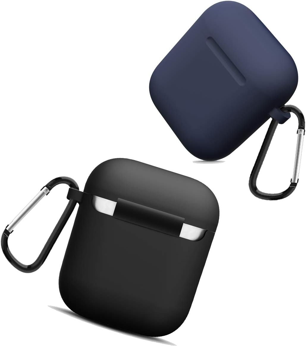 Zwei AirPod-Hüllen; eine schwarz, eine dunkelblau. Jede hat einen Karabinerhaken. Weißer Hintergrund.
