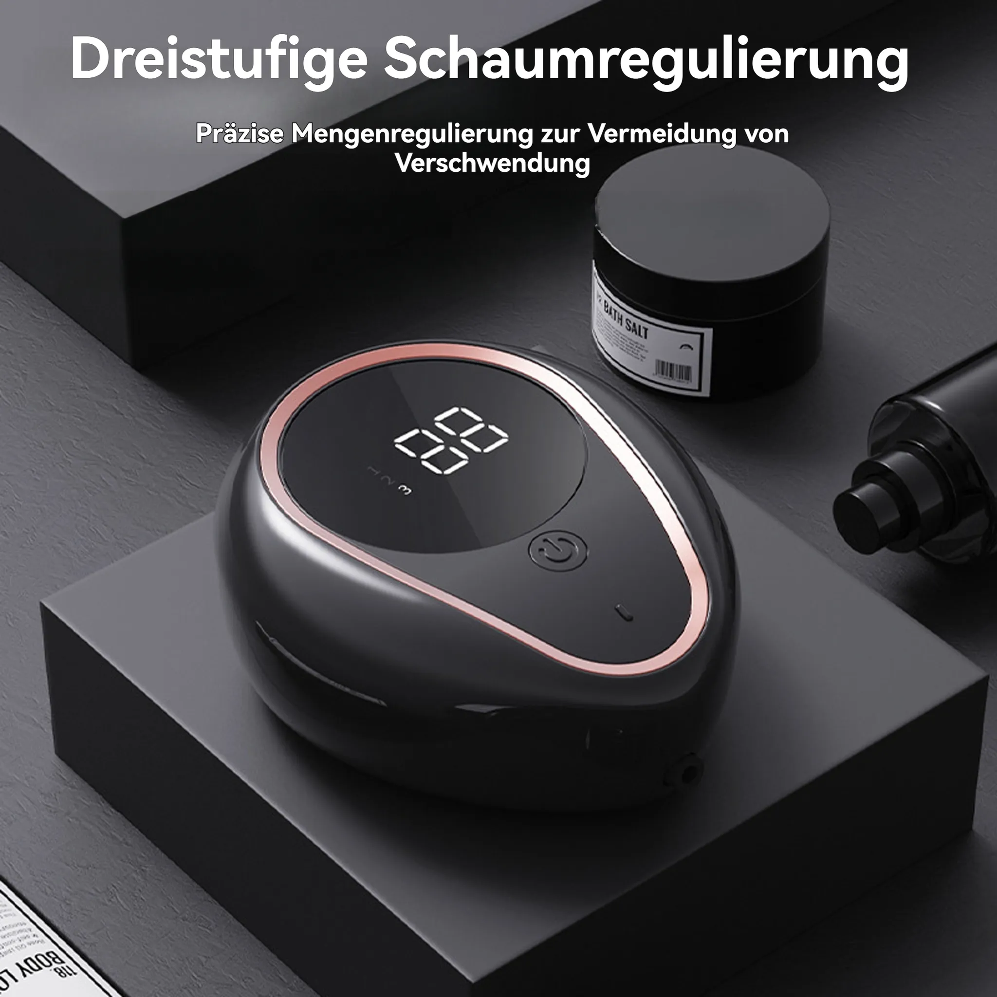 Schwarzes Gerät mit roségoldfarbenem Besatz, Digitalanzeige und zwei weiteren Behältern auf schwarzer Oberfläche. Text oben.
