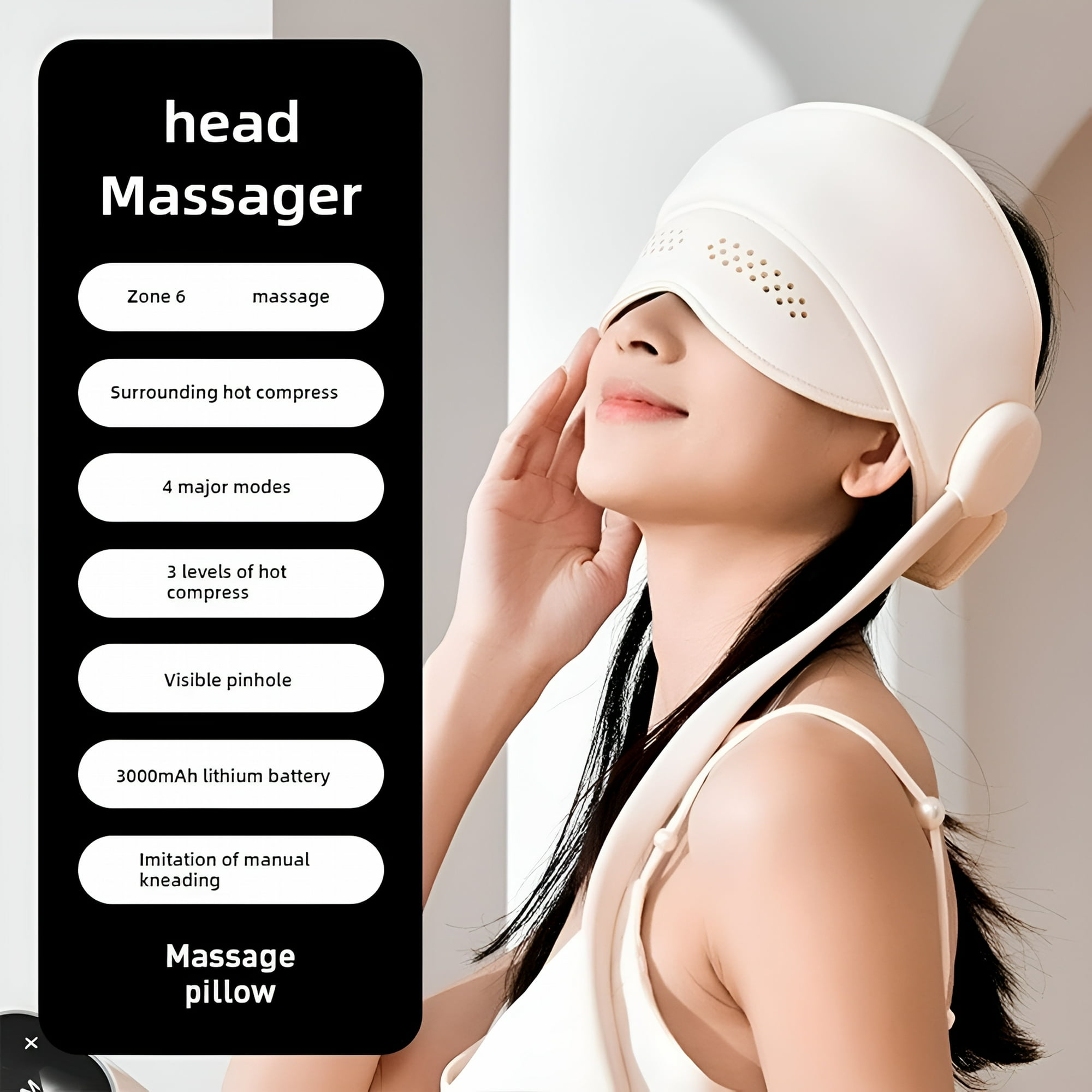 Eine Frau mit einem Kopfmassagegerät. Das Gerät hat ein weißes Visier und einen Riemen. Eine Tafel listet Funktionen auf.