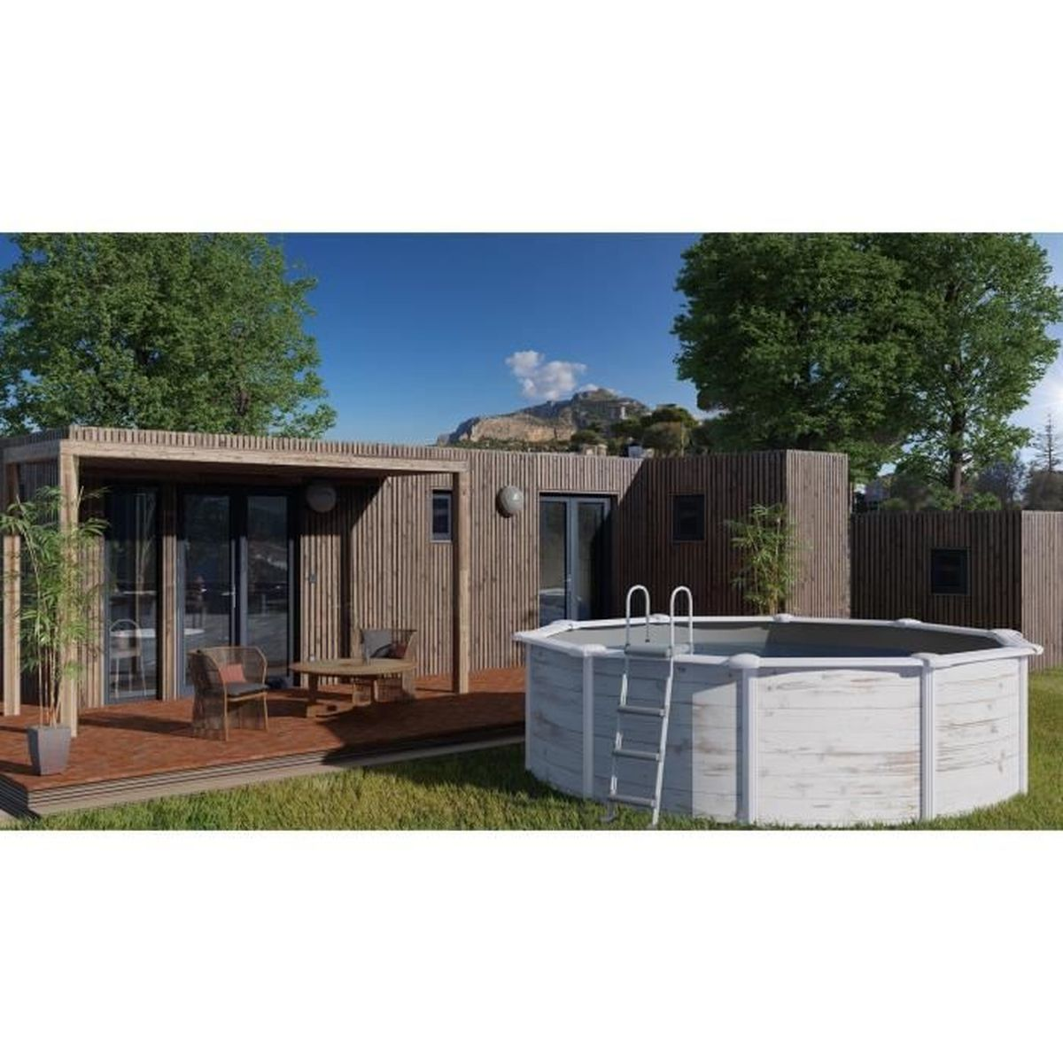 Una cabaña moderna con piscina. Cuenta con una terraza de madera, una piscina con escalera y árboles y montaña de fondo.