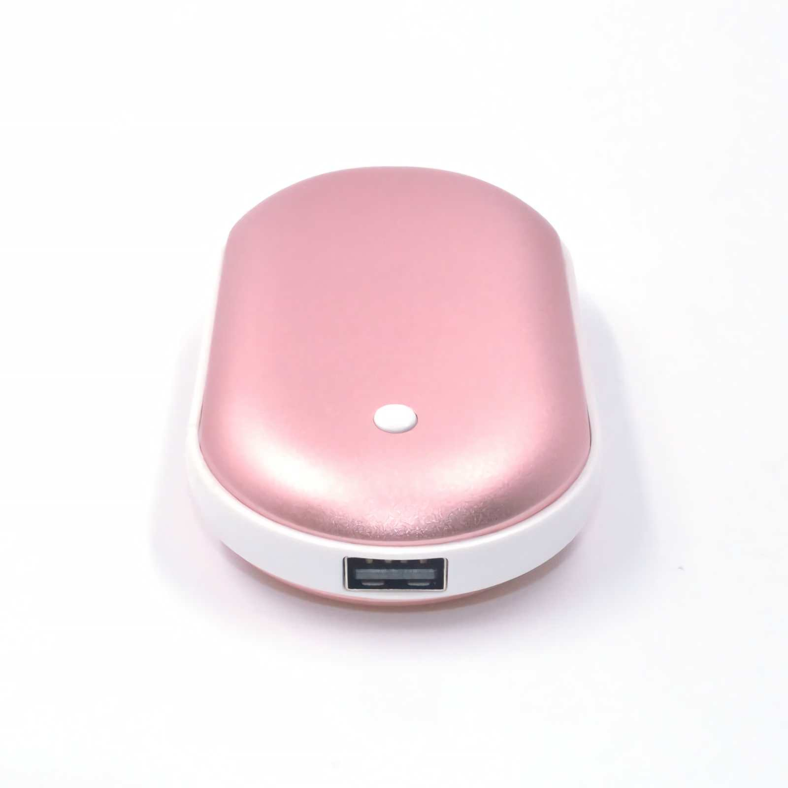 Ein roségoldener und weißer ovaler Handwärmer auf weißem Untergrund. Es hat einen USB-Anschluss und einen weißen Knopf.