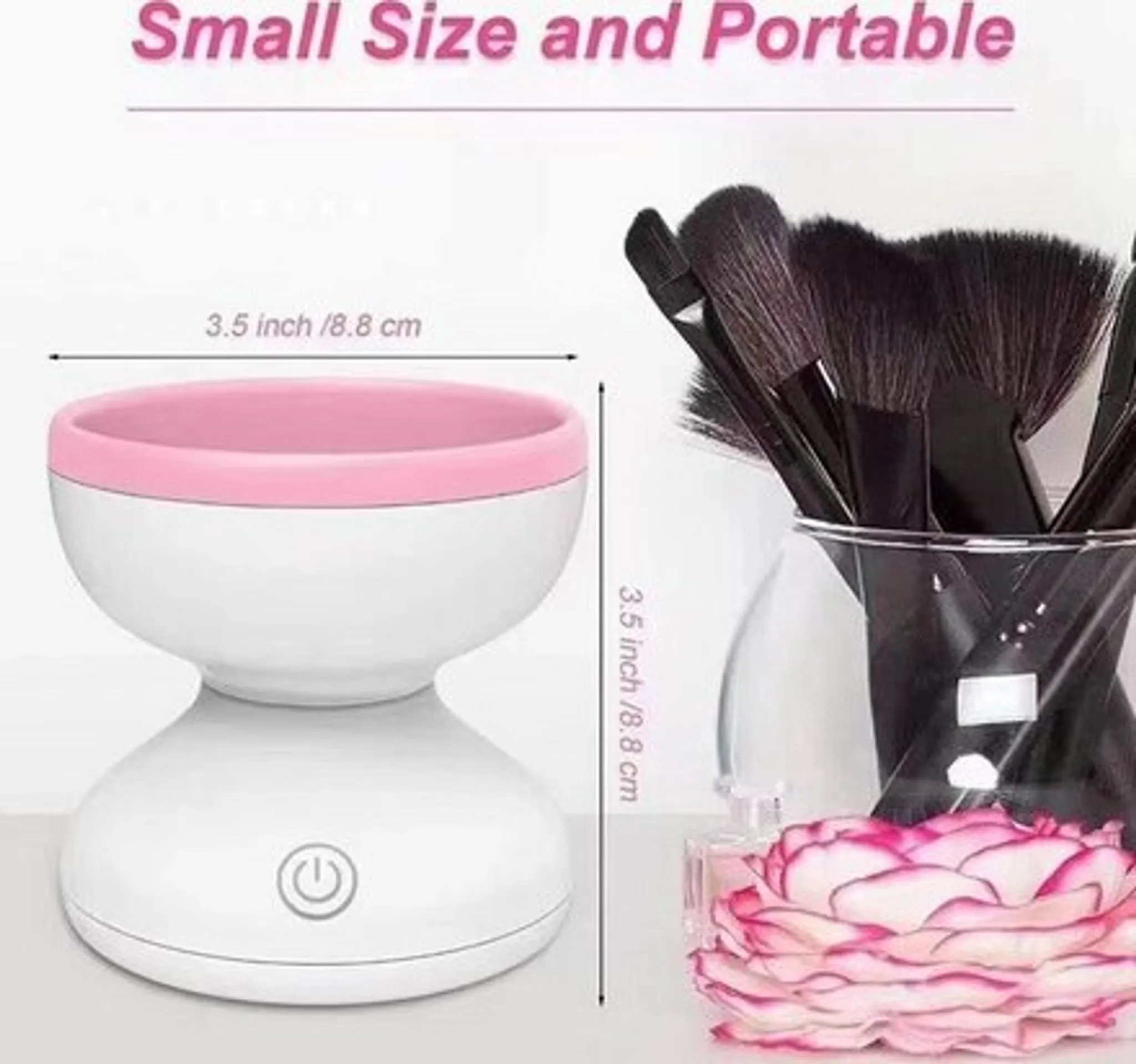 Ein weißer und rosa Make-up-Pinselreiniger mit Maßen, Pinsel in einem Glas und eine Blume.