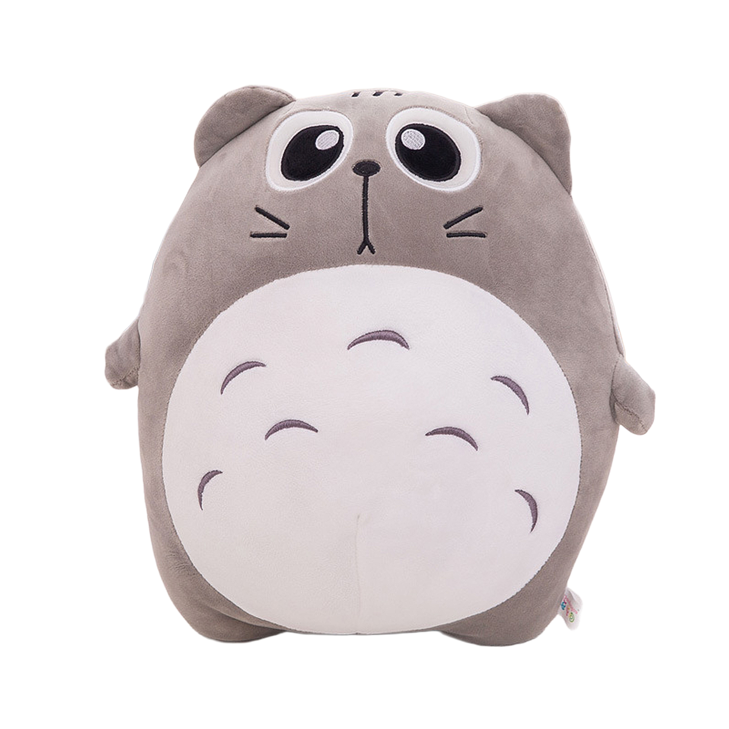 Un peluche grigio a forma di gatto con pancia bianca. Ha grandi occhi, piccole orecchie e braccia piccole. Lo sfondo è bianco.