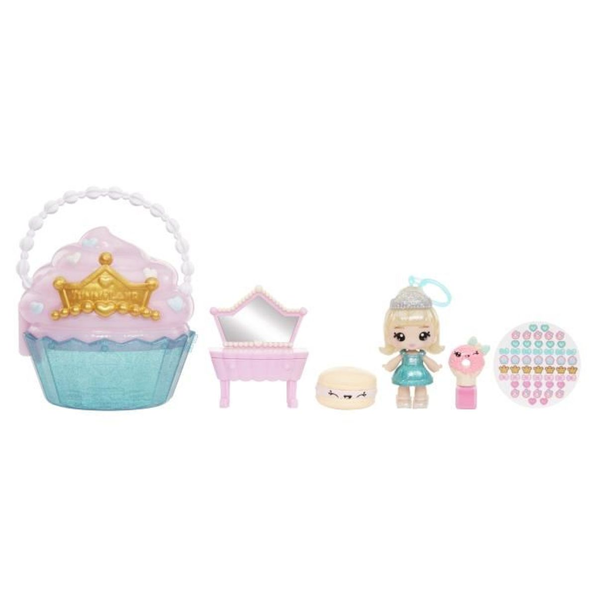 Un juego de juguetes con un bolso con forma de magdalena, una vanidad, una muñeca, una rosquilla y una hoja de pegatinas. Los colores incluyen rosa, azul y dorado.
