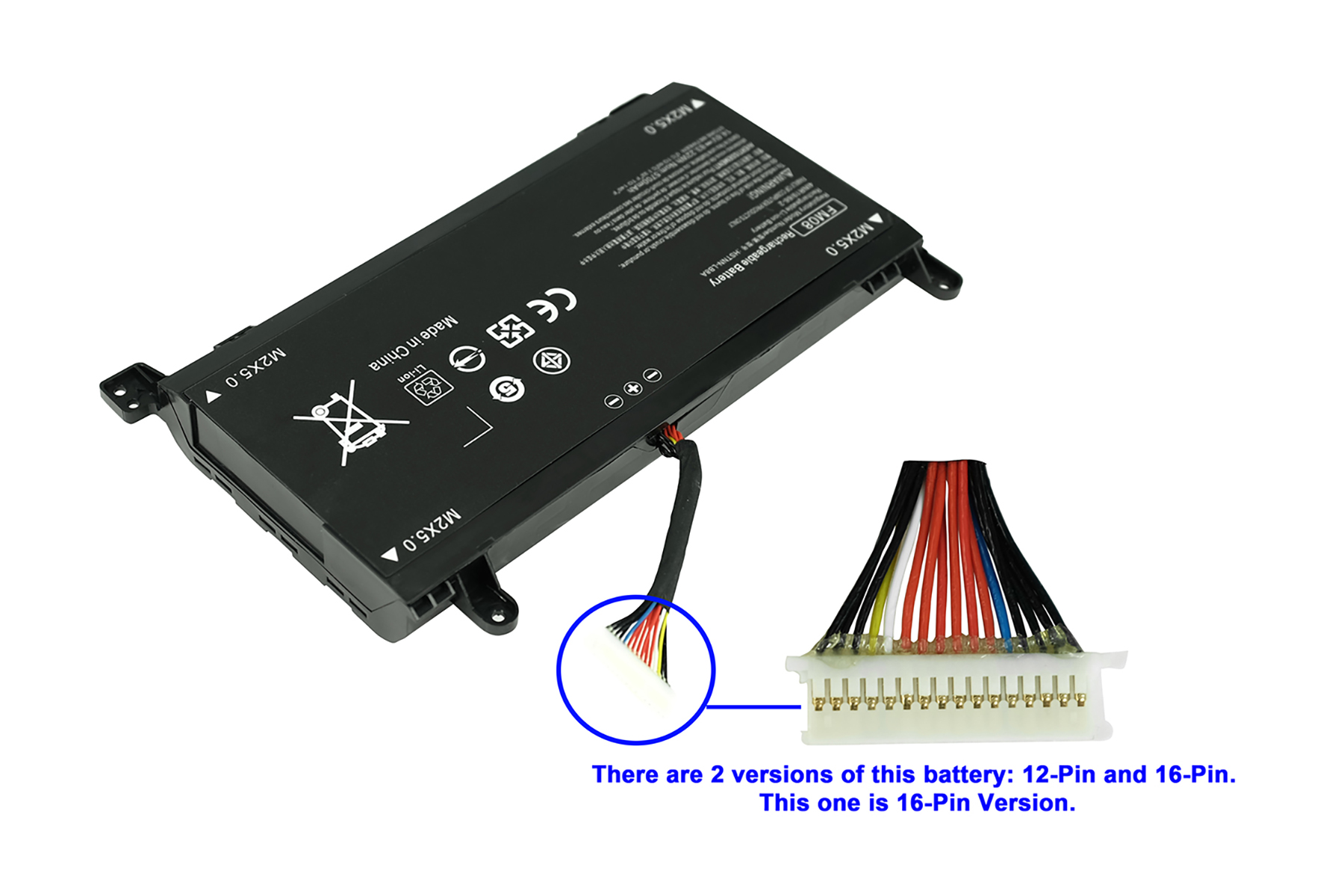 Schwarzer Laptop-Akku mit angeschlossenen Kabeln und Stecker. Text auf dem Akku: Made in China, M2X5.0, FM08.