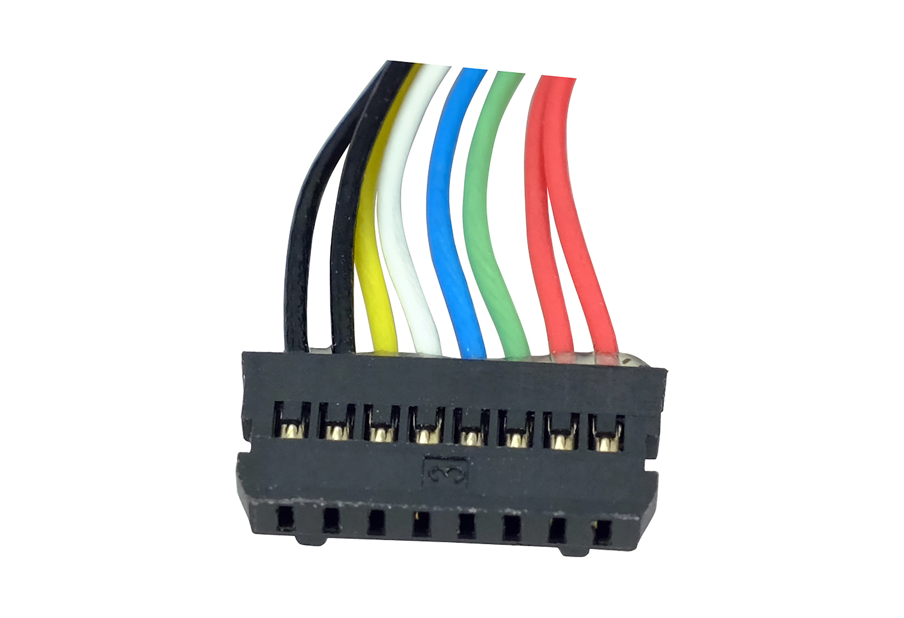 Ein schwarzer Stecker mit mehreren farbigen Drähten: Schwarz, Gelb, Weiß, Blau, Grün und Rot auf weißem Hintergrund.