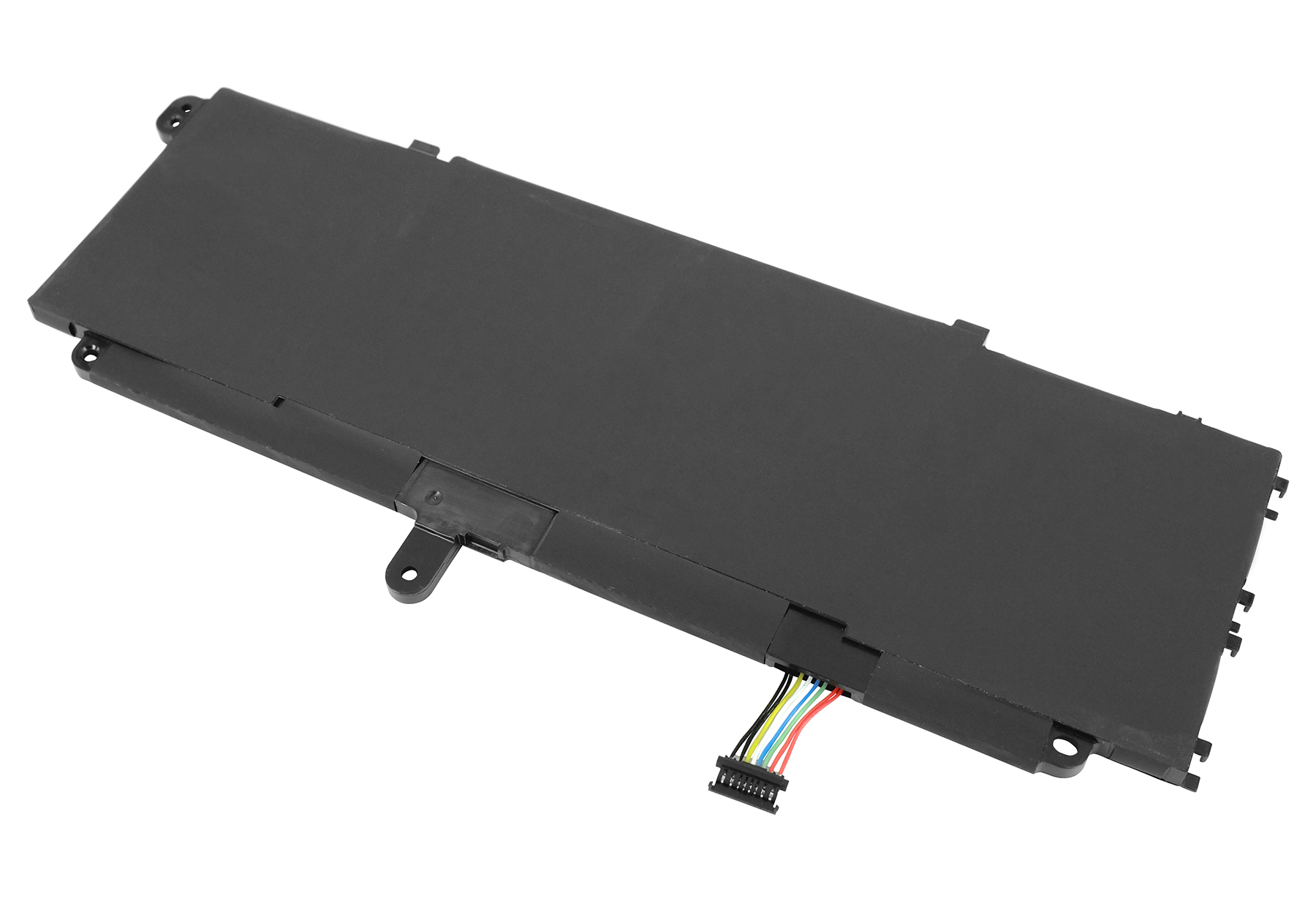 Ein rechteckiger schwarzer Laptop-Akku. Er hat einen Stecker mit farbigen Drähten. Isoliert auf weißem Hintergrund.