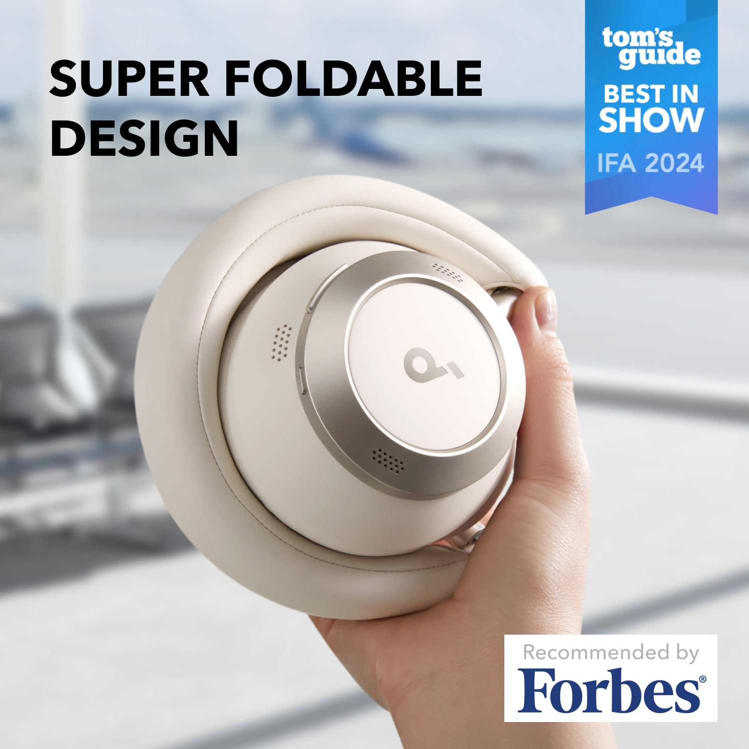 Dłoń trzyma złożone białe słuchawki. Tekst brzmi 'Super Foldable Design', 'tom's guide BEST IN SHOW IFA 2024' i 'Recommended by Forbes'.