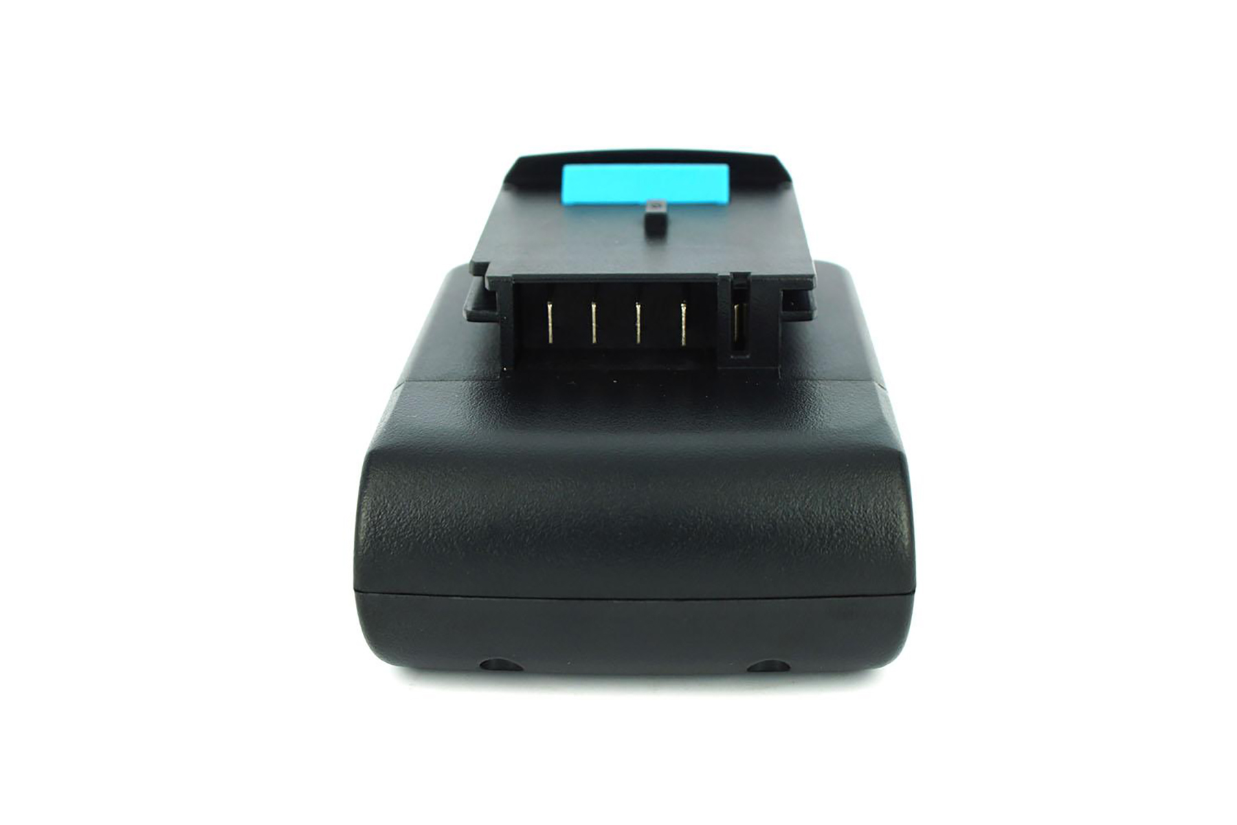 Ein schwarzes Batterieladegerät mit vier Metallstiften und einer blauen Anzeige auf weißem Hintergrund. Das Ladegerät ist zentriert.