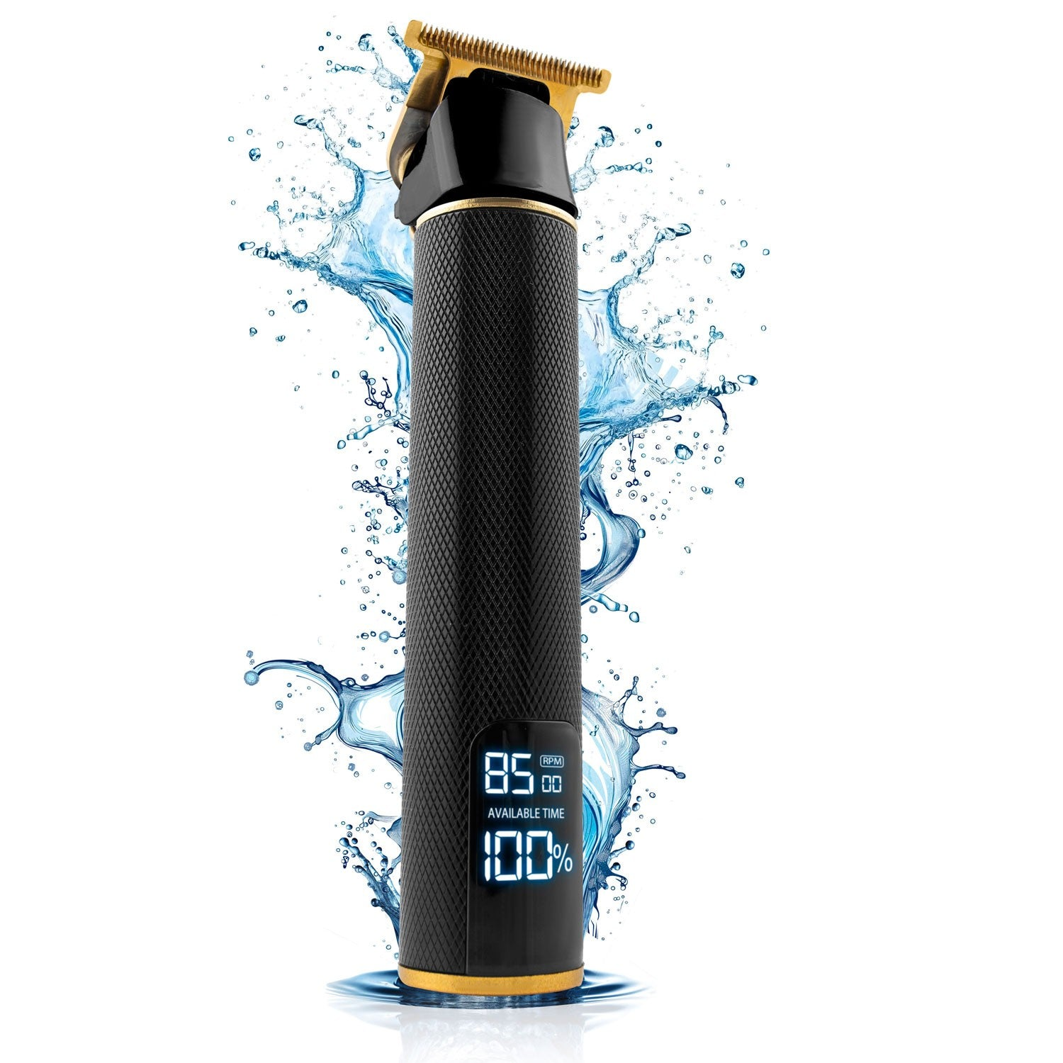 Cortapelos negro y dorado con pantalla digital que muestra batería y RPM, rodeado de salpicaduras de agua sobre fondo blanco.