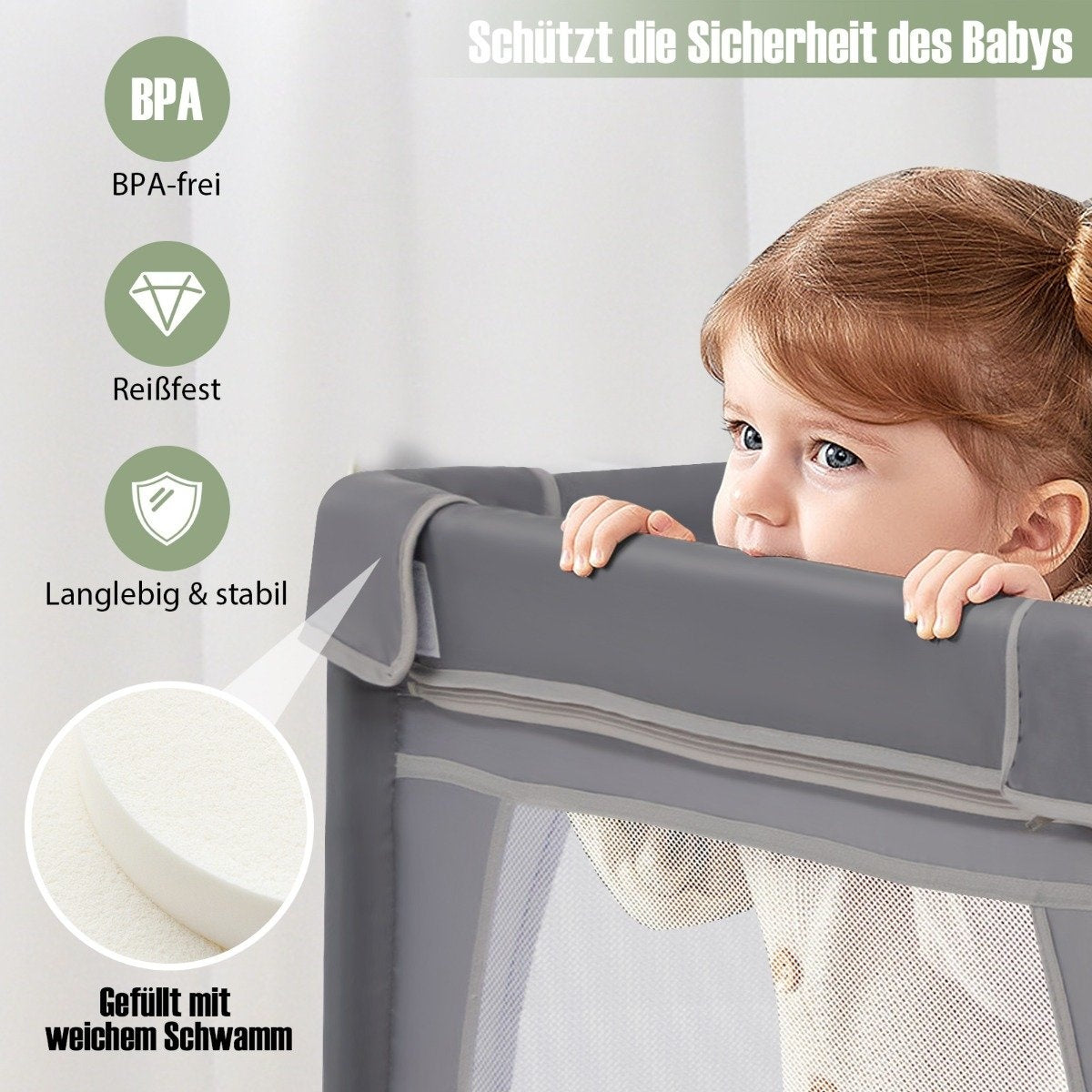 Una niña mira por encima de un parque infantil gris. El texto dice 'Schützt die Sicherheit des Babys'. Varios iconos muestran sin BPA, resistente y estable.