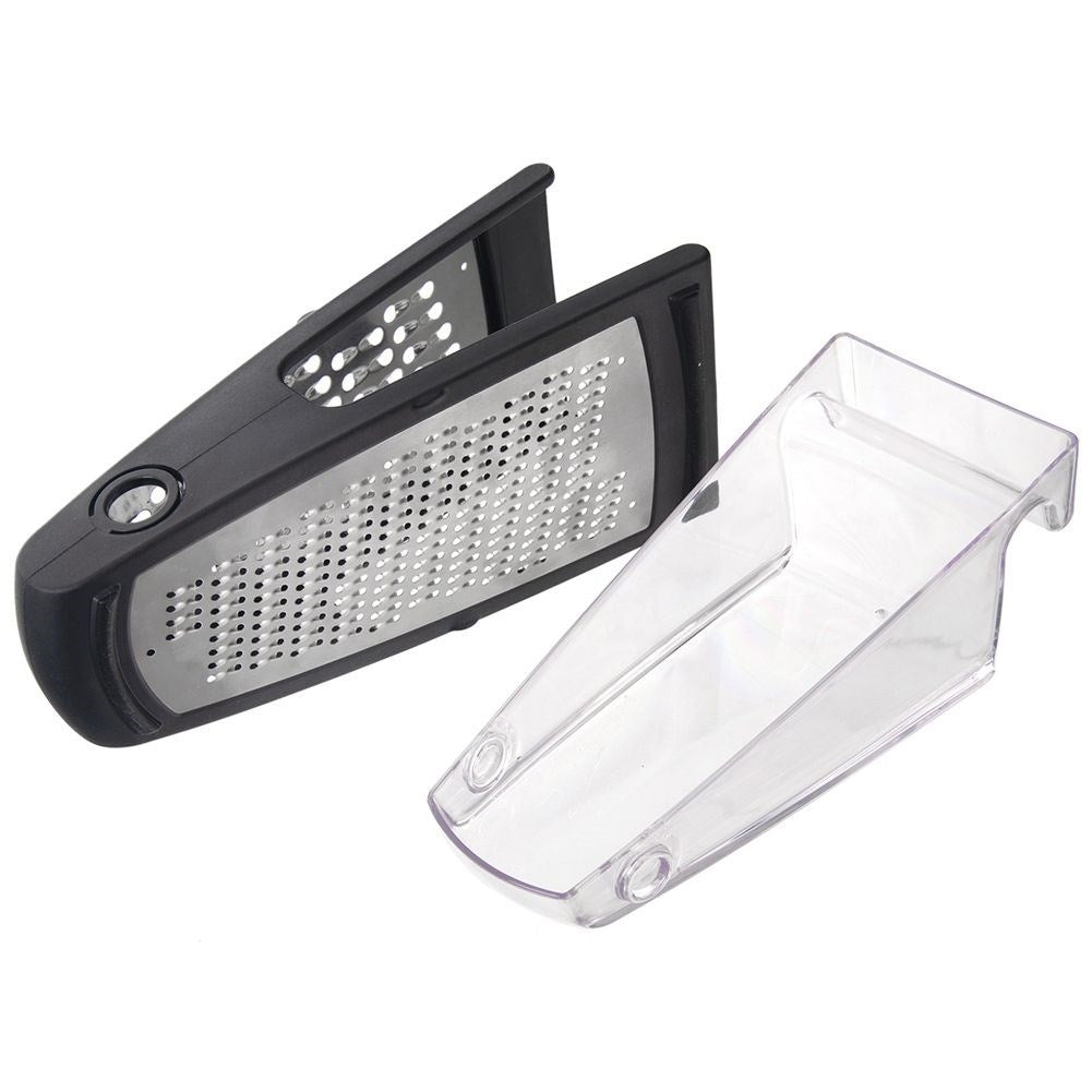 Un rallador negro y plateado con un recipiente transparente. El rallador está abierto, mostrando la superficie de rallado. El recipiente está separado.