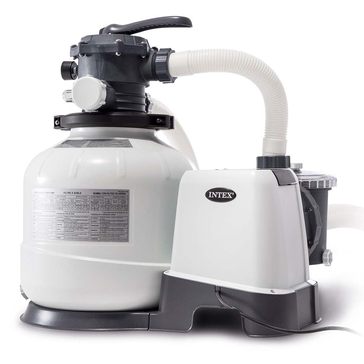 Una bomba de filtro de arena Intex blanca y gris. Tiene un tanque grande, una bomba conectada y una manguera blanca curva.
