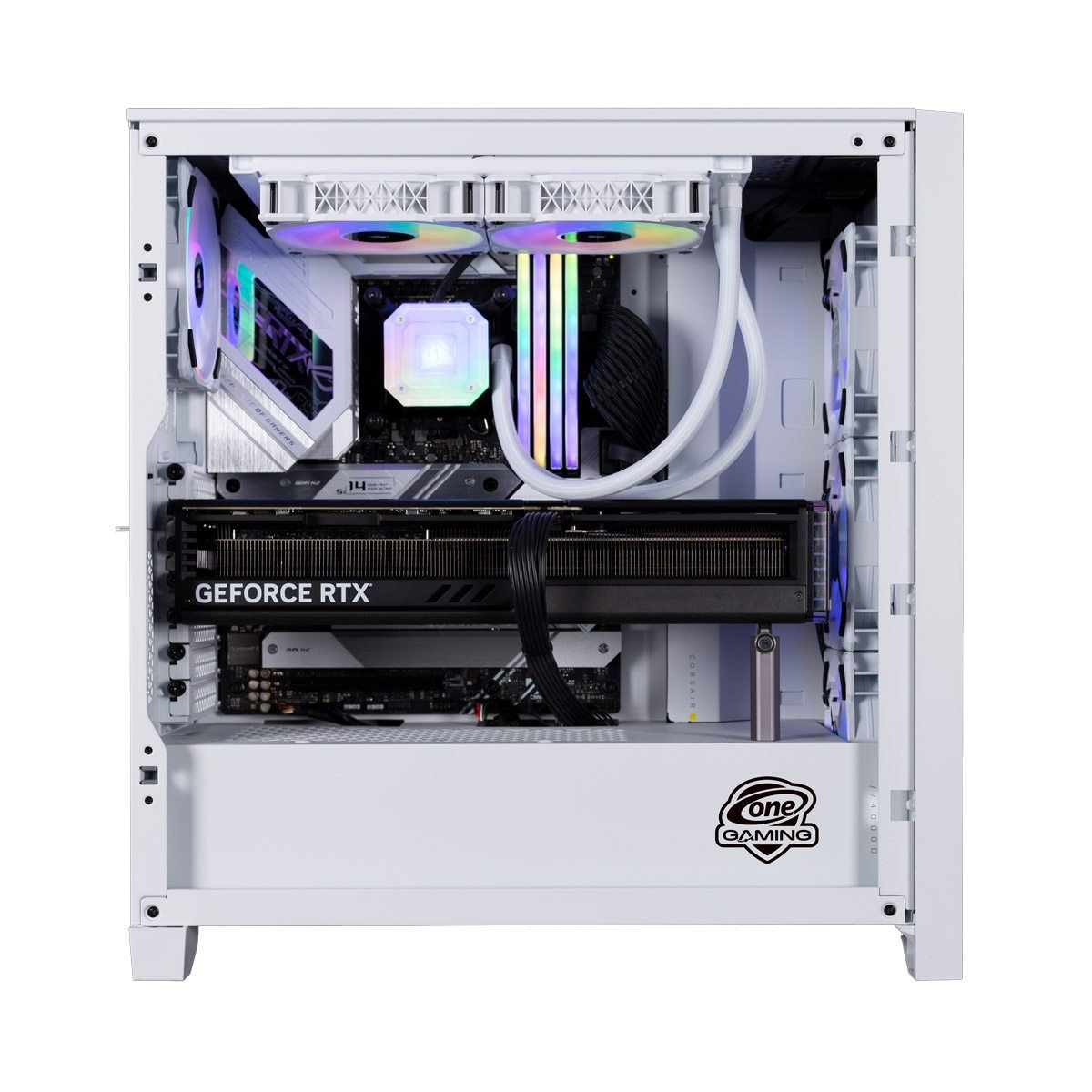 Weißes PC-Gehäuse mit Komponenten: GeForce RTX Grafikkarte, CPU-Kühler, RAM und One Gaming Logo.