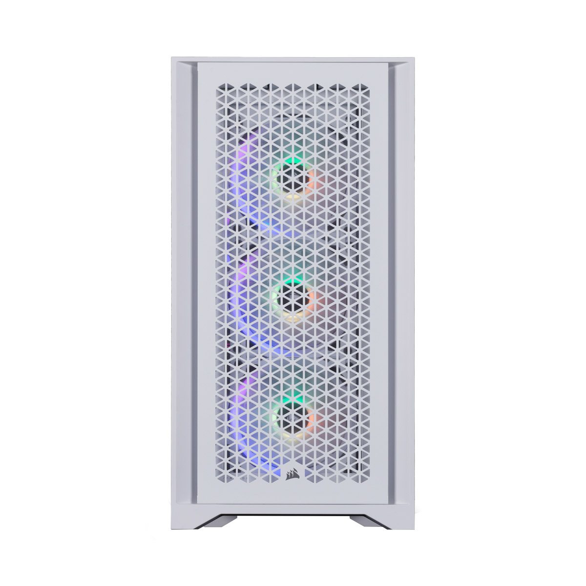Ein weißes Computergehäuse mit einer Mesh-Front. Durch das Mesh sind RGB-Lichter zu sehen. Das Gehäuse steht auf weißem Hintergrund.