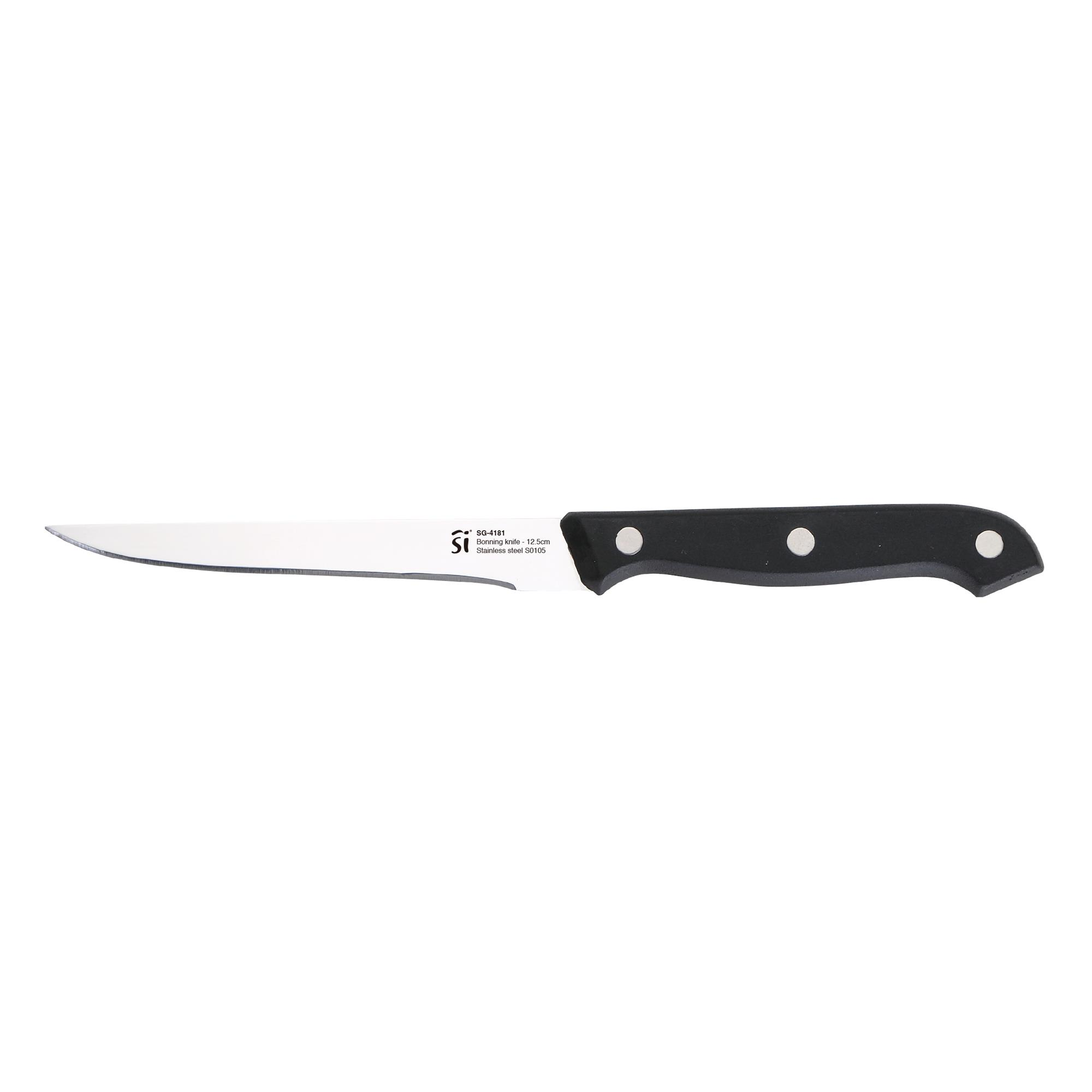 Un cuchillo deshuesador con mango negro y hoja plateada se muestra sobre fondo blanco.