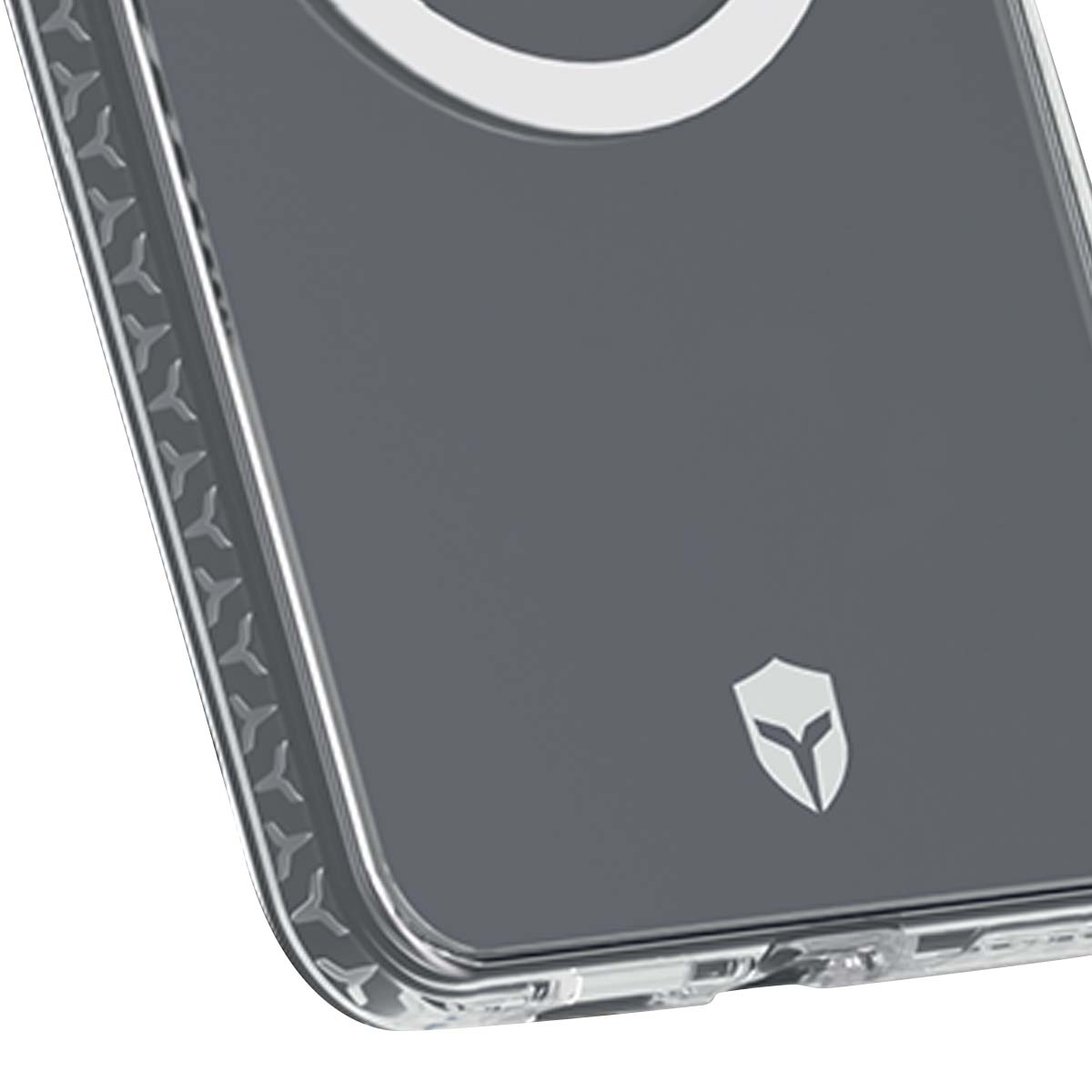 Una custodia trasparente per telefono con interno grigio. Un logo a scudo bianco in basso. Il bordo ha un motivo a Y ripetuto.