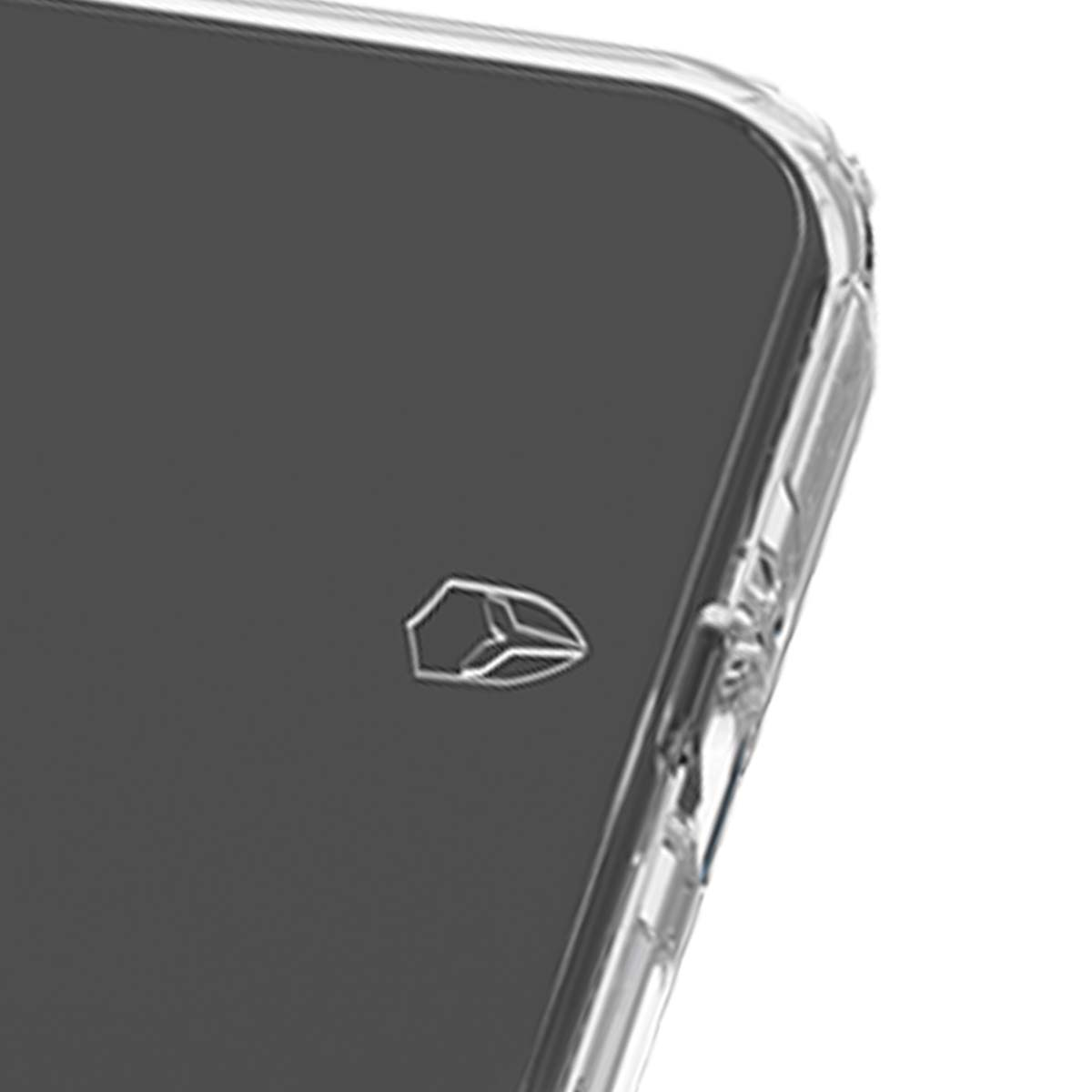 Primo piano di una custodia trasparente per telefono. Un telefono grigio è parzialmente visibile. La custodia ha un logo. Lo sfondo è bianco.