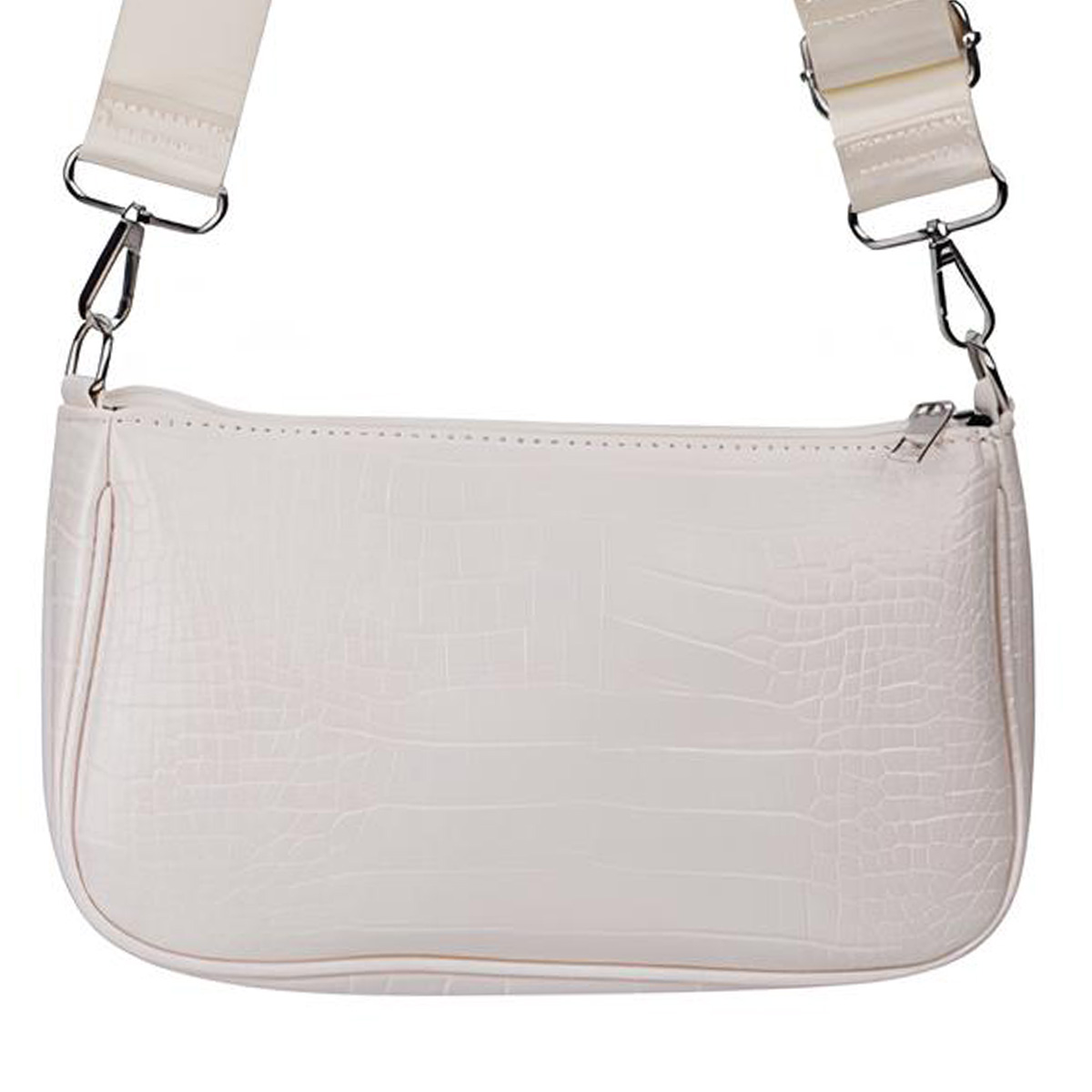 Borsa a tracolla color crema con motivo coccodrillo. Ha un cinturino bianco e chiusure argentate. La borsa è rettangolare.