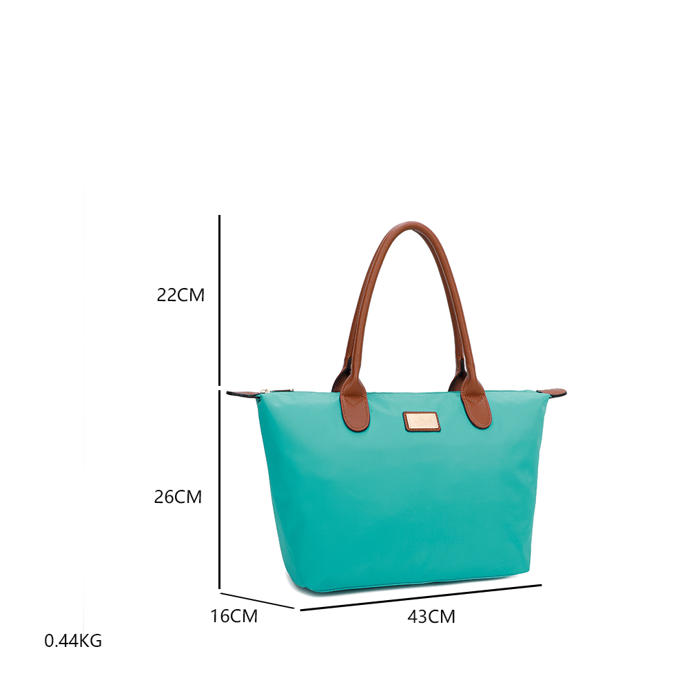 Un bolso tote turquesa con asas marrones. Dimensiones: 43 cm largo, 26 cm alto, 16 cm ancho y 22 cm altura de asas.