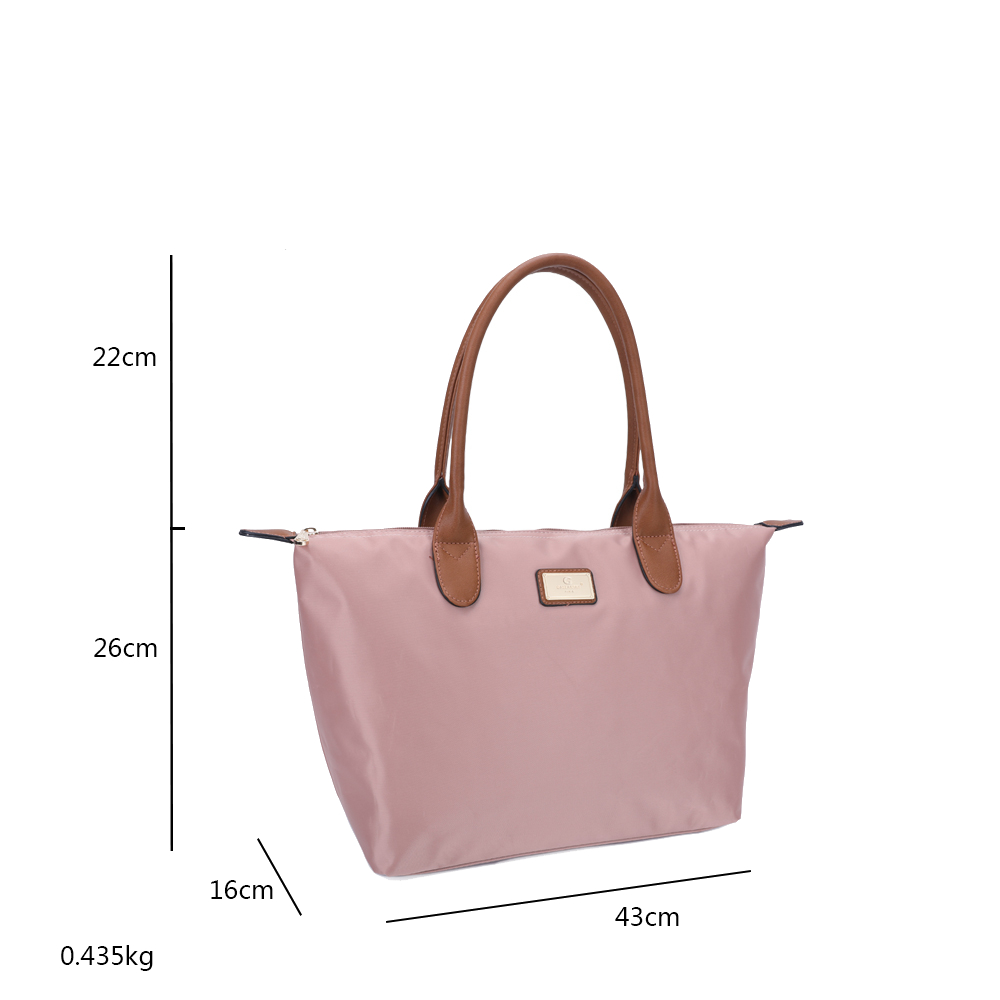 Eine rosa Tragetasche mit braunen Griffen und Details. Maße: 22 cm hoch, 26 cm breit, 16 cm tief und 43 cm lang, Gewicht 0,435 kg.