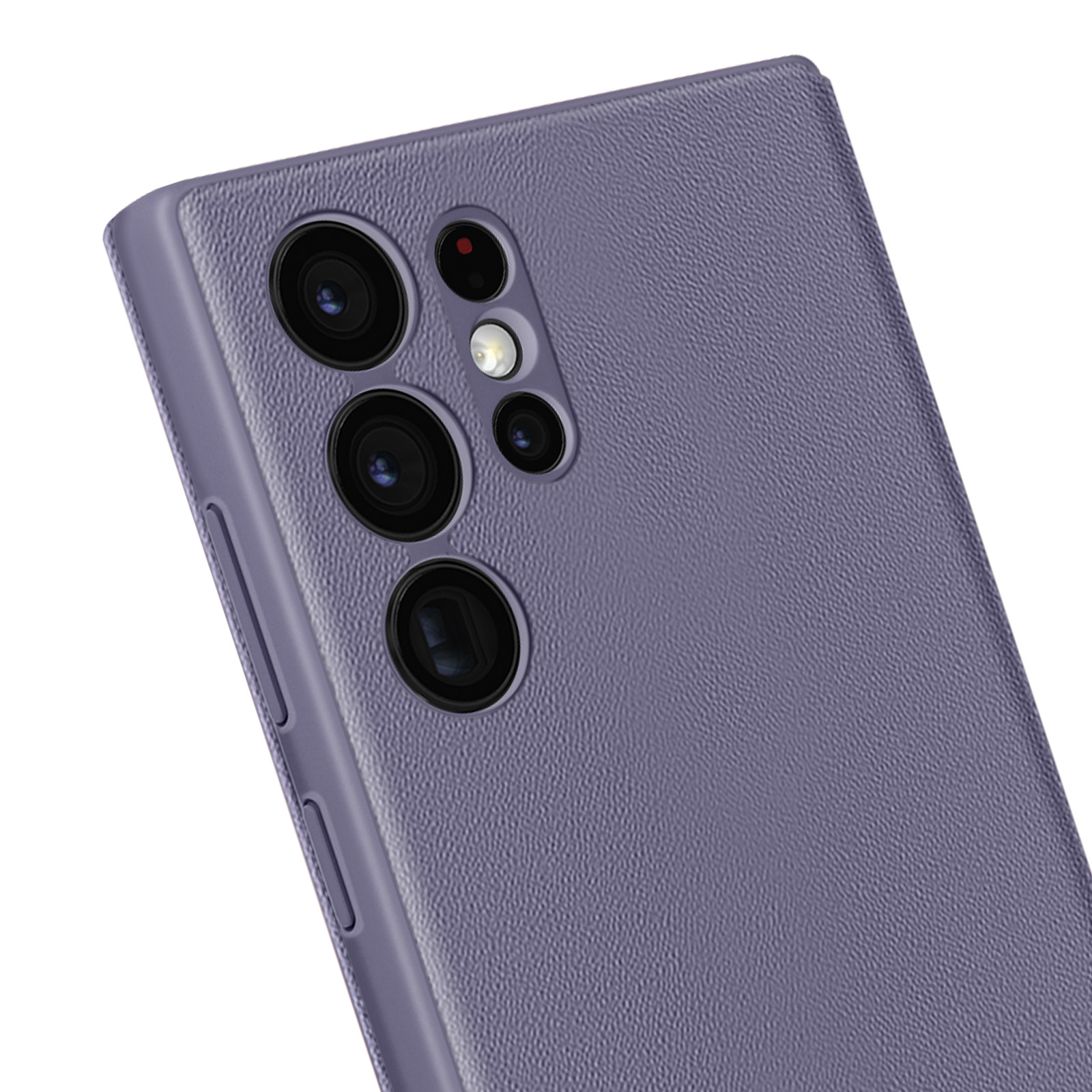 Primo piano di un telefono viola con più lenti della fotocamera. Copertura posteriore strutturata e pulsanti laterali visibili.
