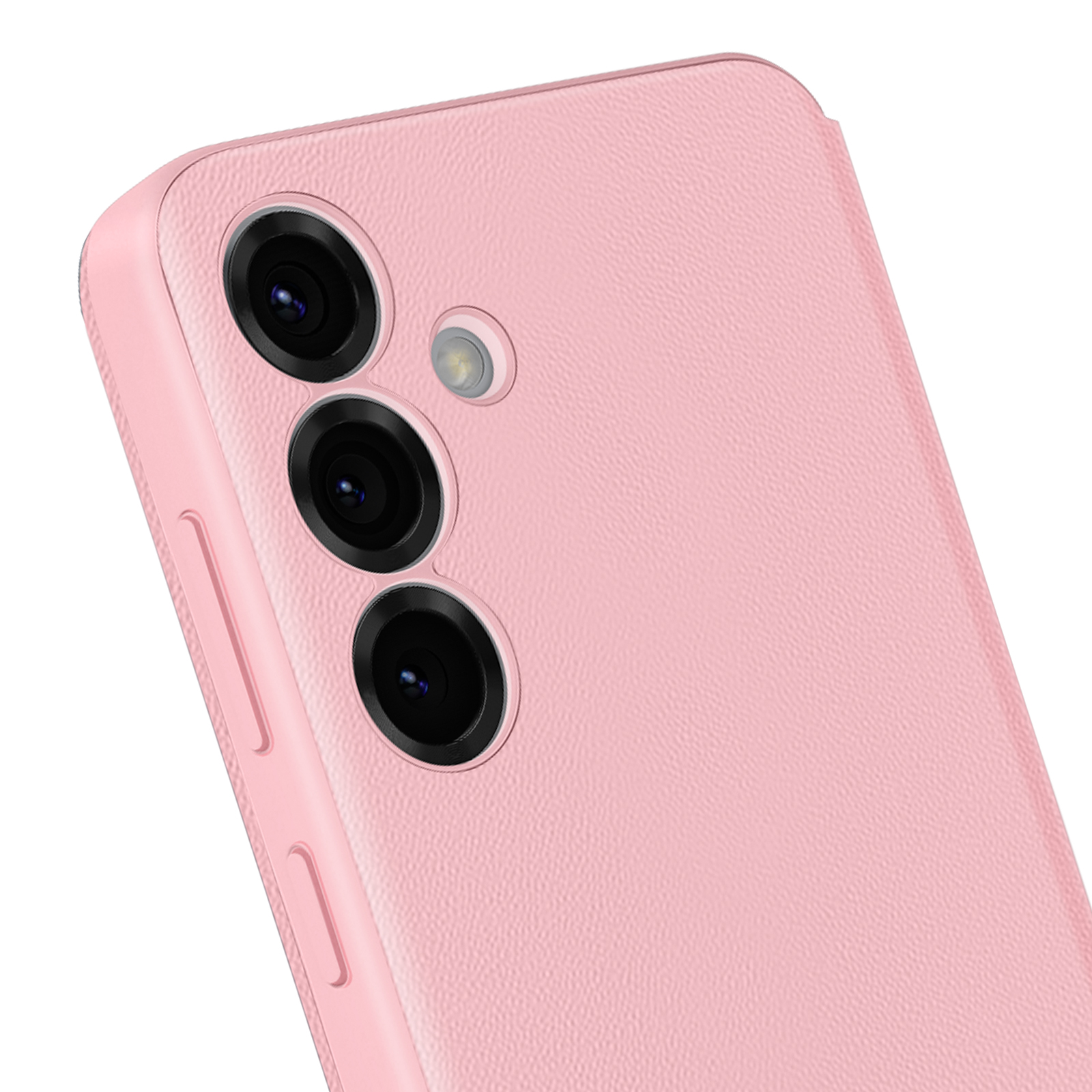 Primo piano di un telefono rosa. Sono visibili tre obiettivi e un flash.