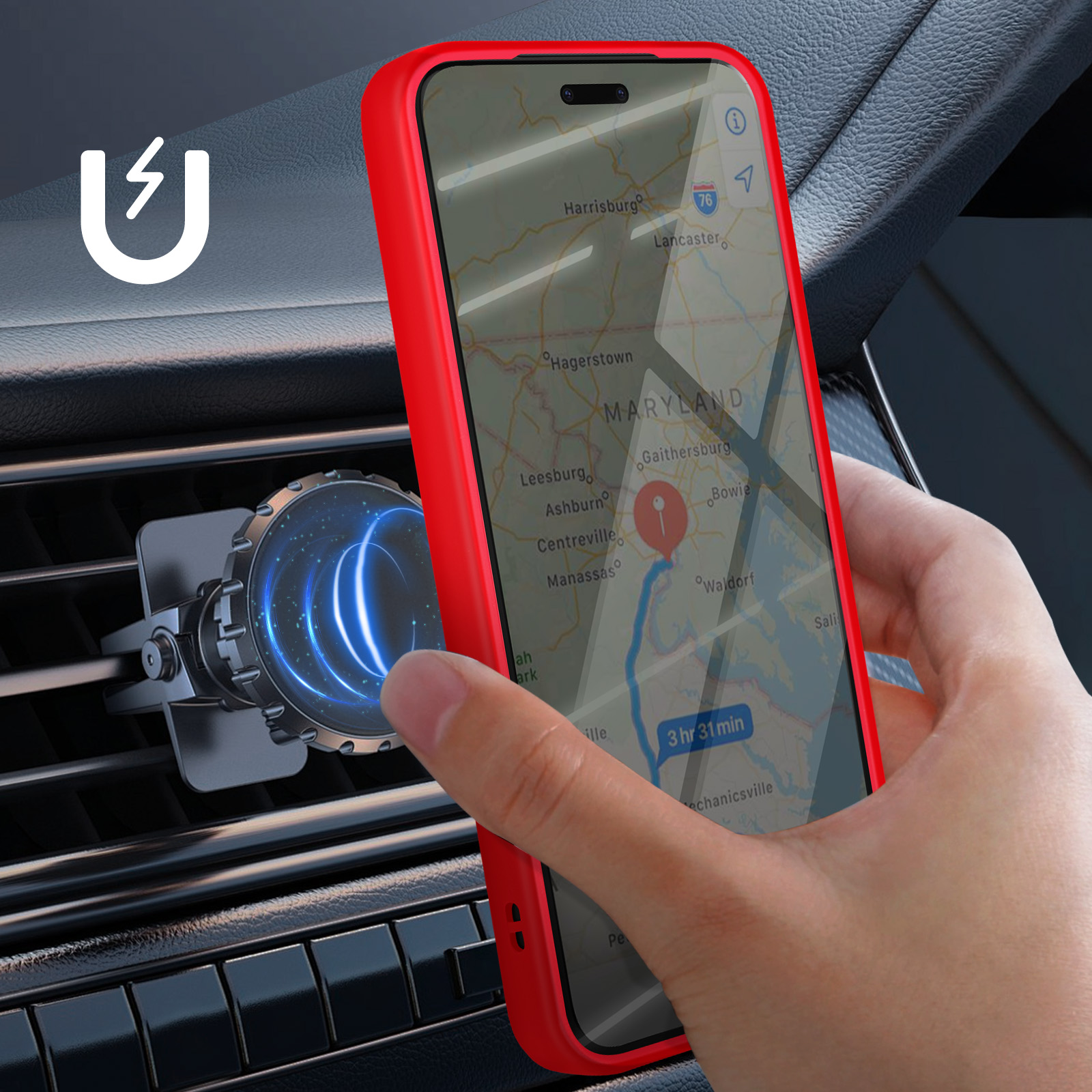 Mano che tiene un telefono con un'app di mappe in auto. Il telefono è montato su un supporto magnetico per auto.