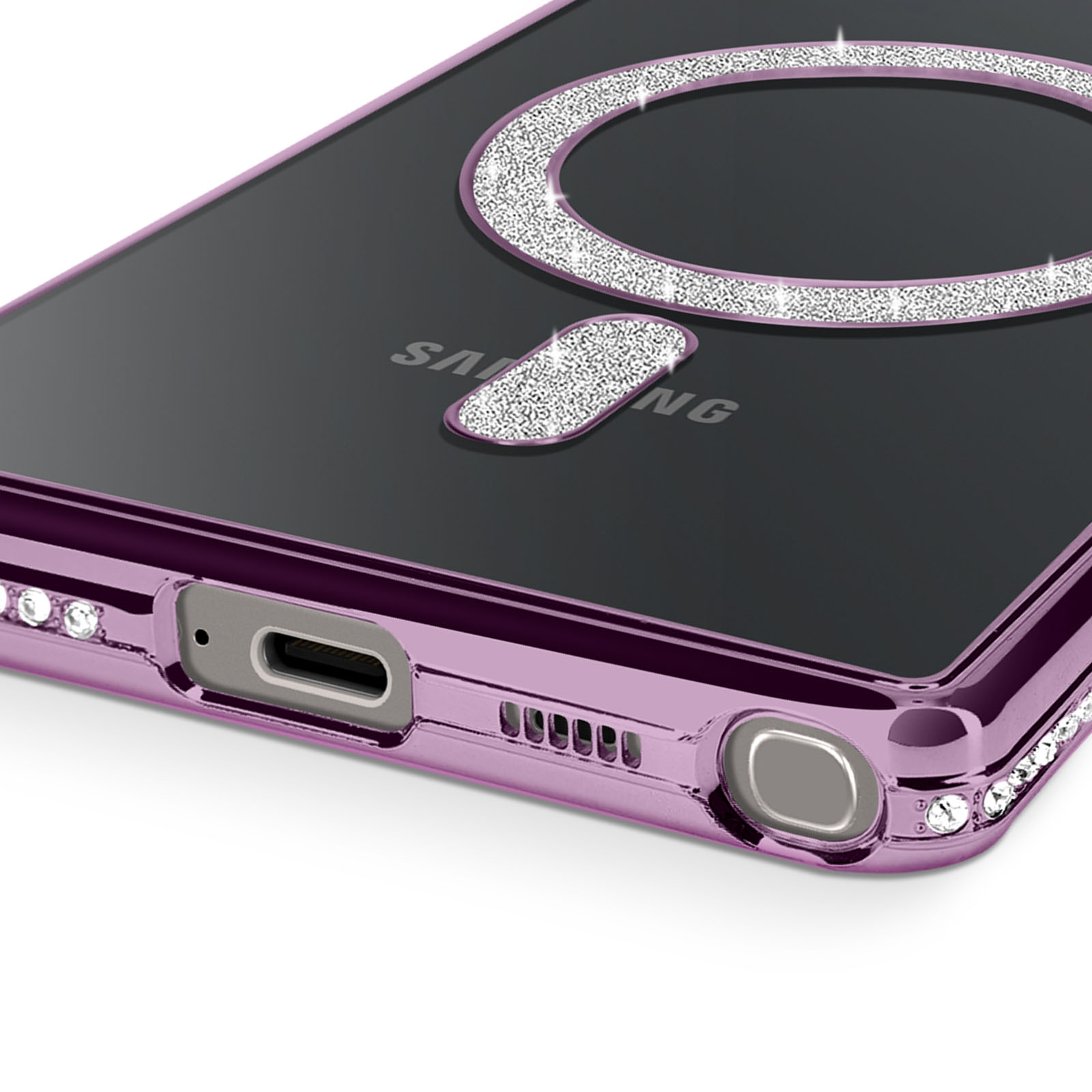 Primo piano di una custodia per telefono viola con un anello argentato e gemme. Il telefono è un Samsung. La custodia è su una superficie bianca.