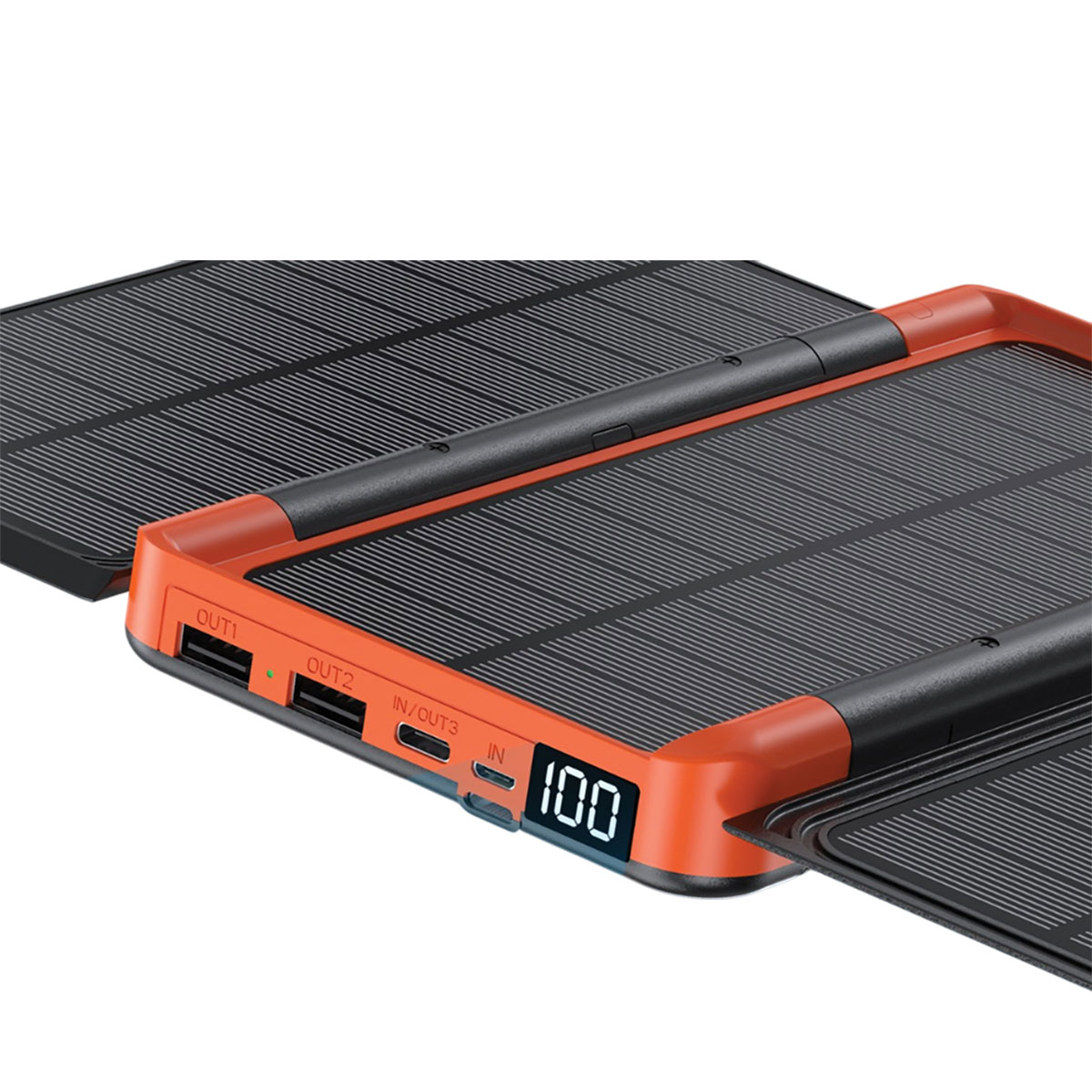 Ein orange-schwarzes Solarpanel-Ladegerät mit 100 % Ladung. Das Ladegerät hat mehrere Anschlüsse mit der Bezeichnung OUT1, OUT2 und IN/OUT3.
