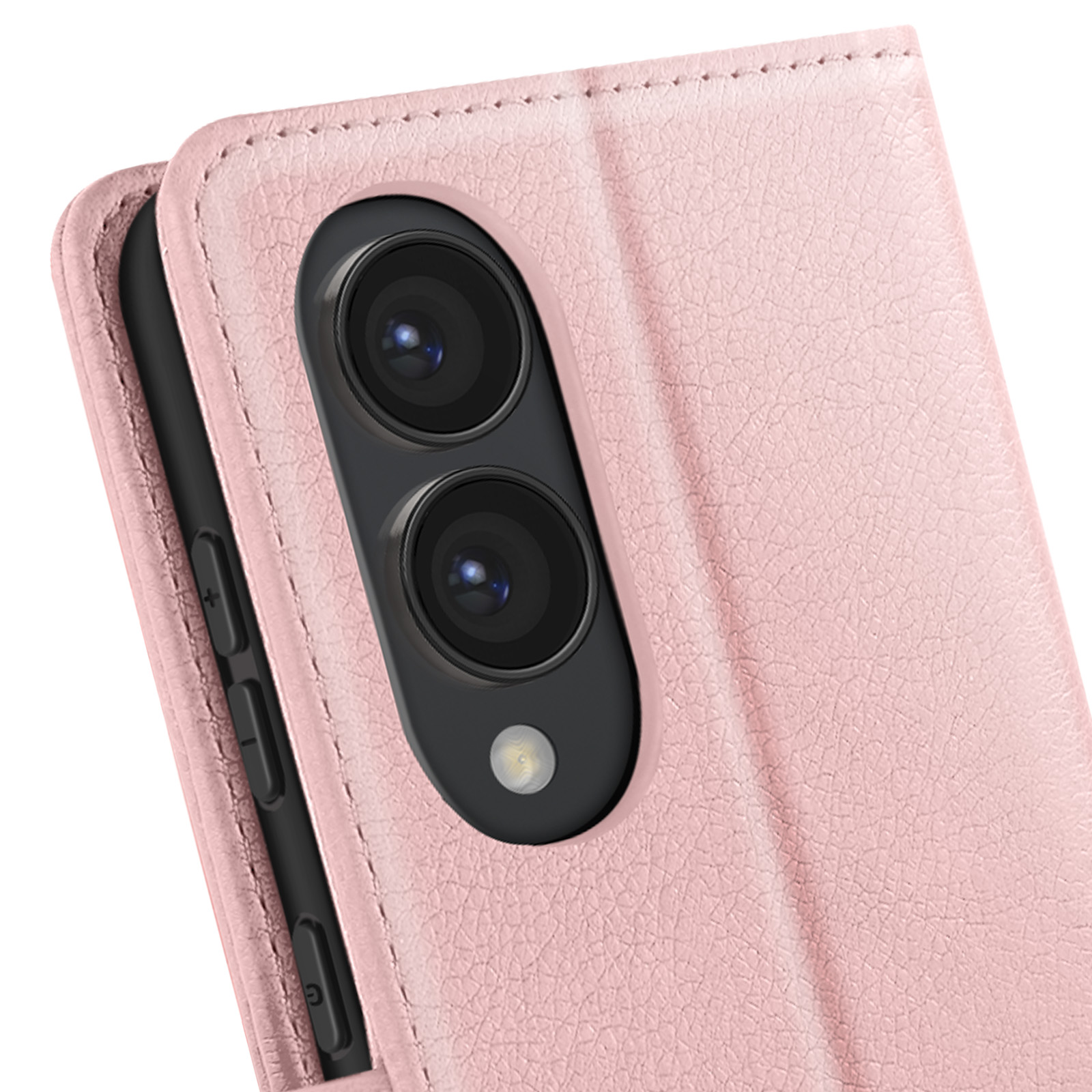 Primo piano di una custodia rosa per telefono con fotocamera. La custodia ha una superficie strutturata e cuciture.