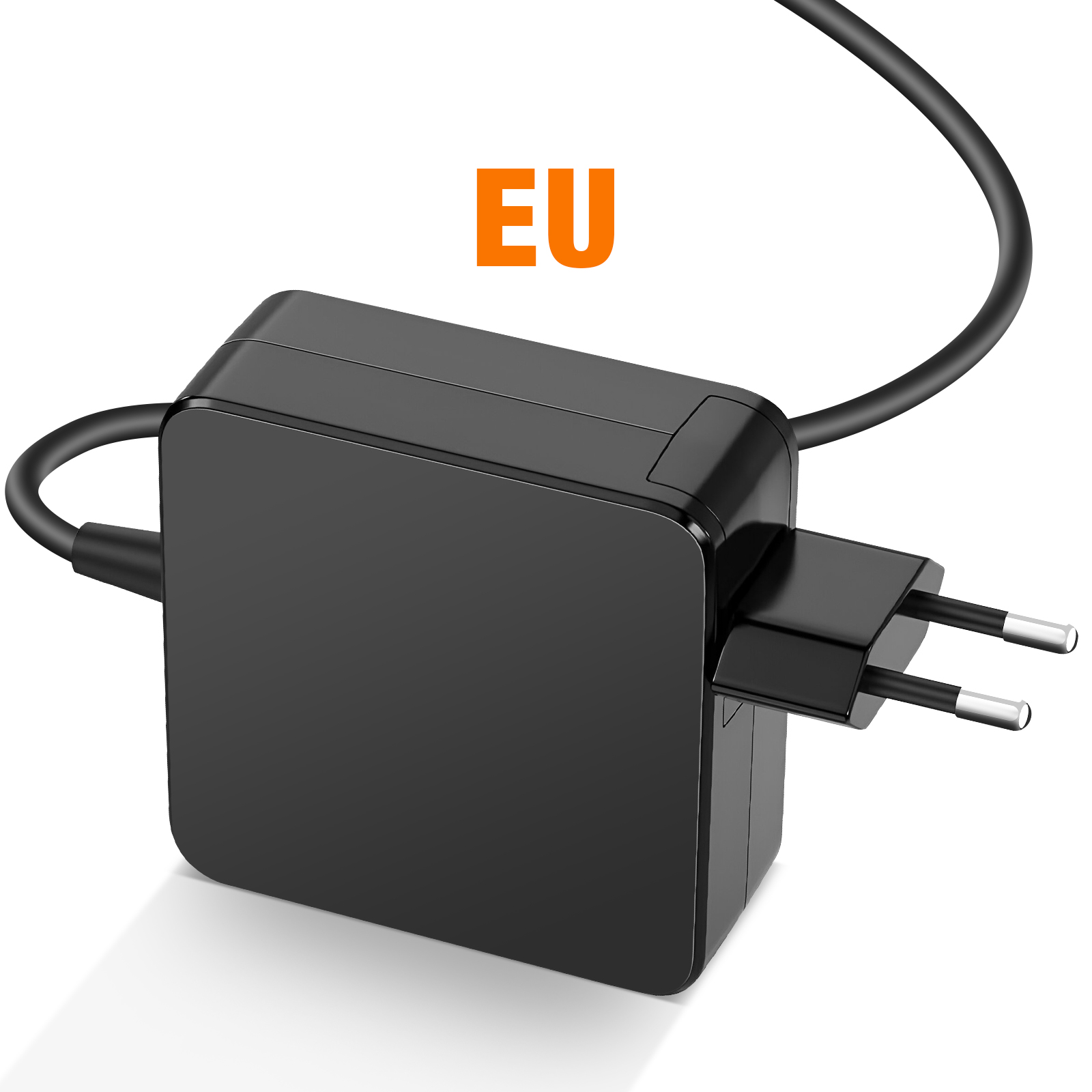 Un adattatore per spina EU nero con cavo nero. La parola "EU" è scritta in arancione.