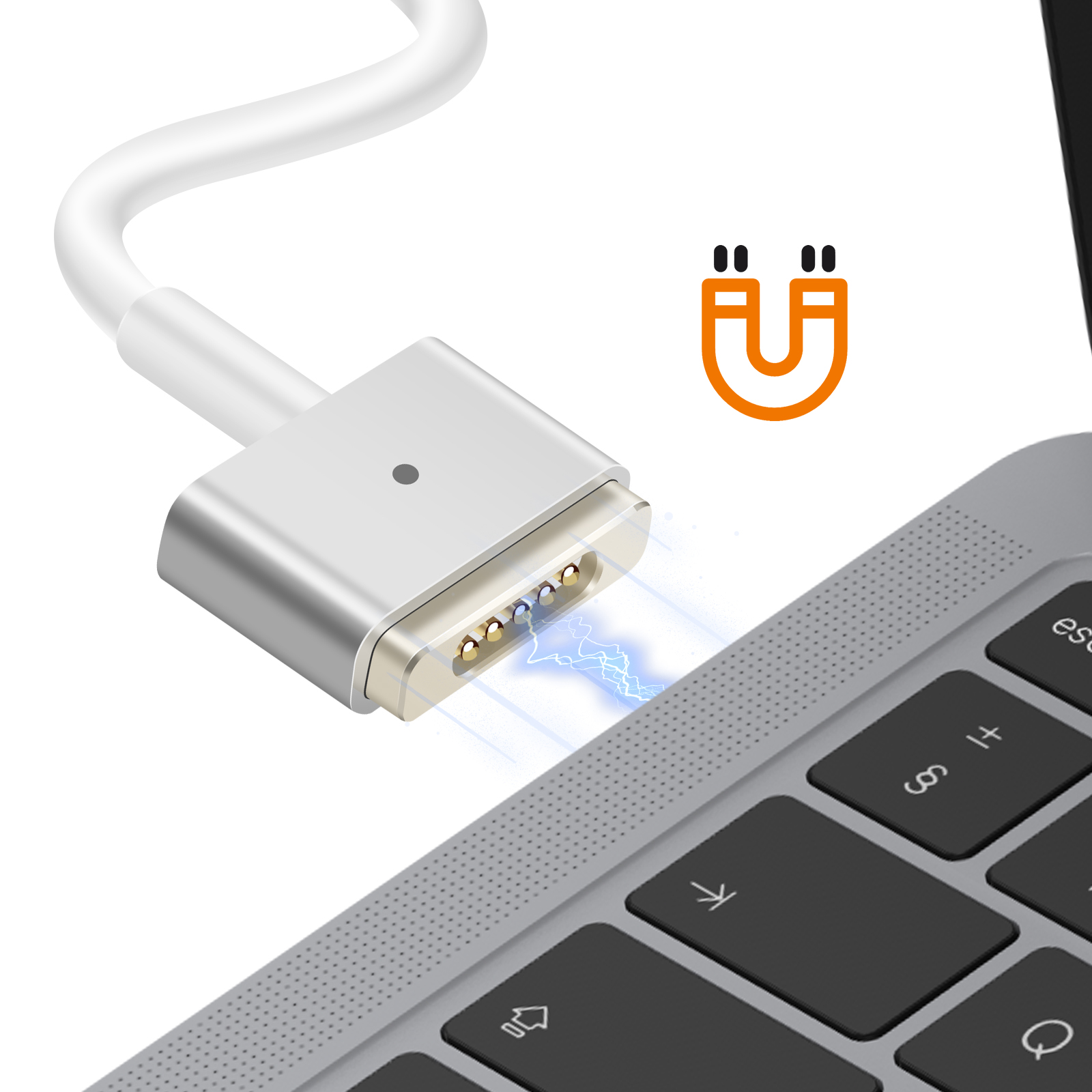 Un caricatore MagSafe è collegato a un MacBook. Il caricatore è bianco e argento, con la tastiera del MacBook visibile.