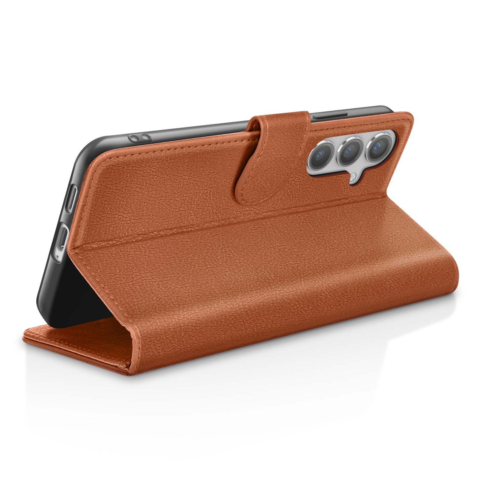 Un étui de téléphone en cuir marron est ouvert, contenant un téléphone noir. L'étui est sur une surface blanche.