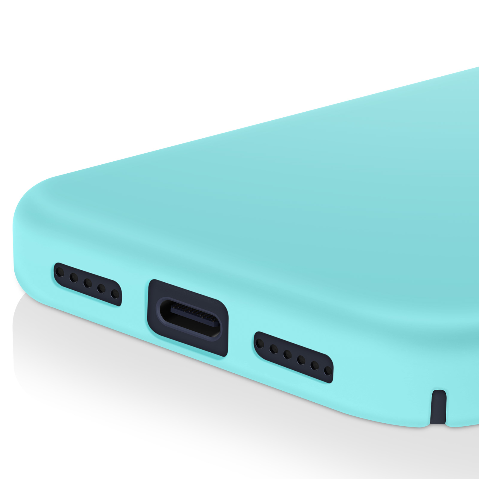 Gros plan sur une coque de téléphone bleu-vert. On voit les trous des haut-parleurs, le port de charge et le bouton d'alimentation.
