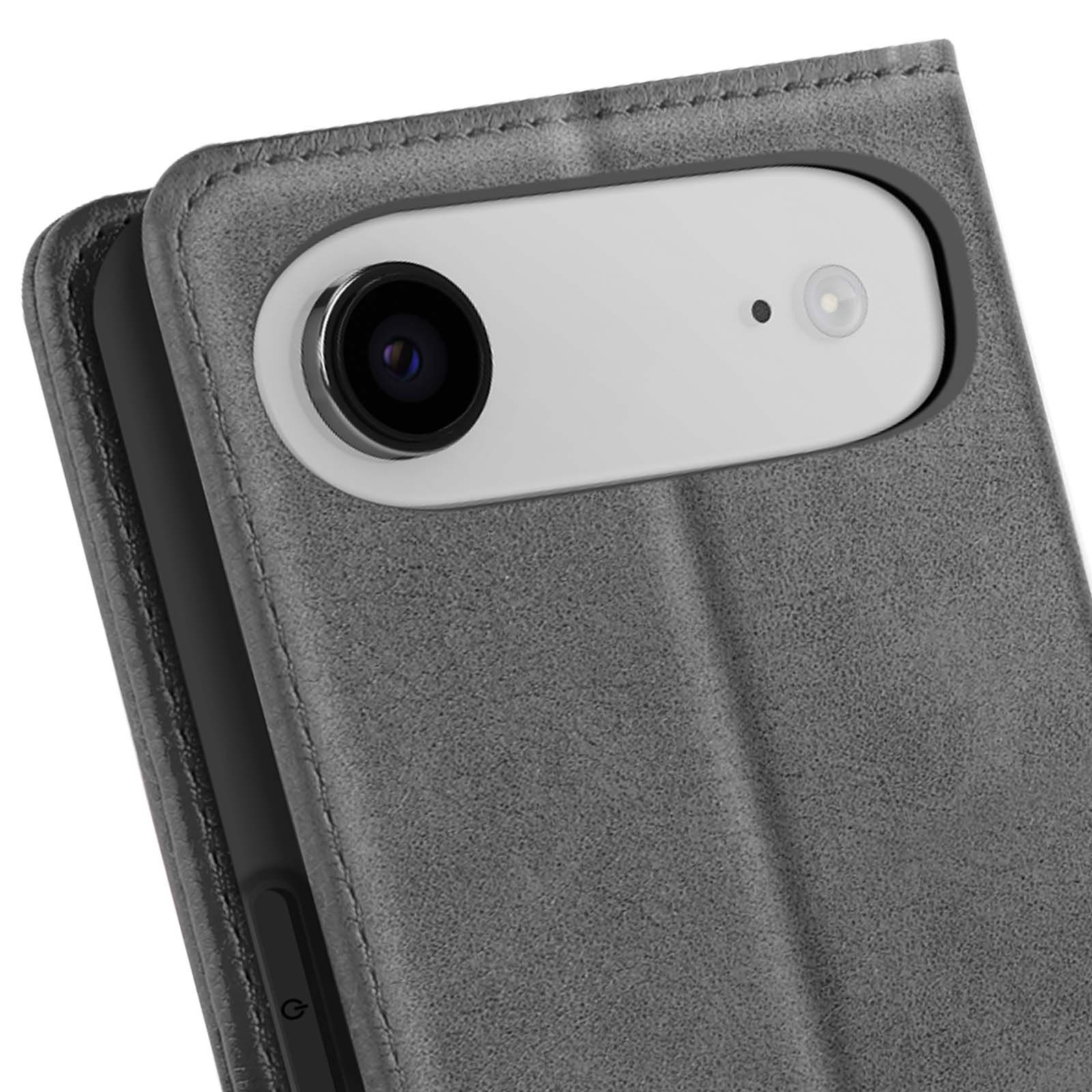 Primo piano di una custodia grigia per telefono con modulo fotocamera. La custodia è aperta, rivelando il retro.