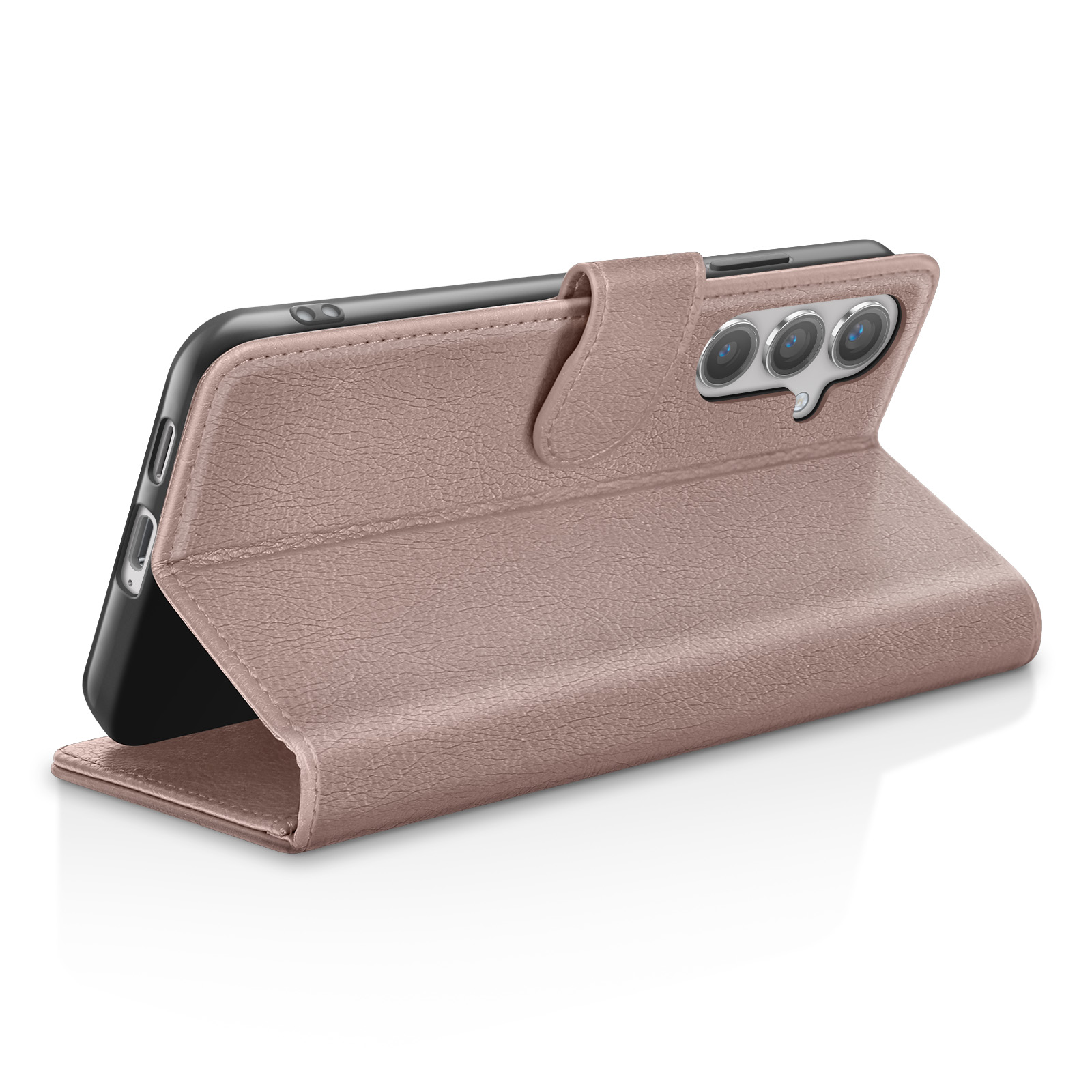 Een telefoon in een stoffig roze leren hoes, open. Drie cameralenzen zichtbaar. Witte achtergrond met schaduw.