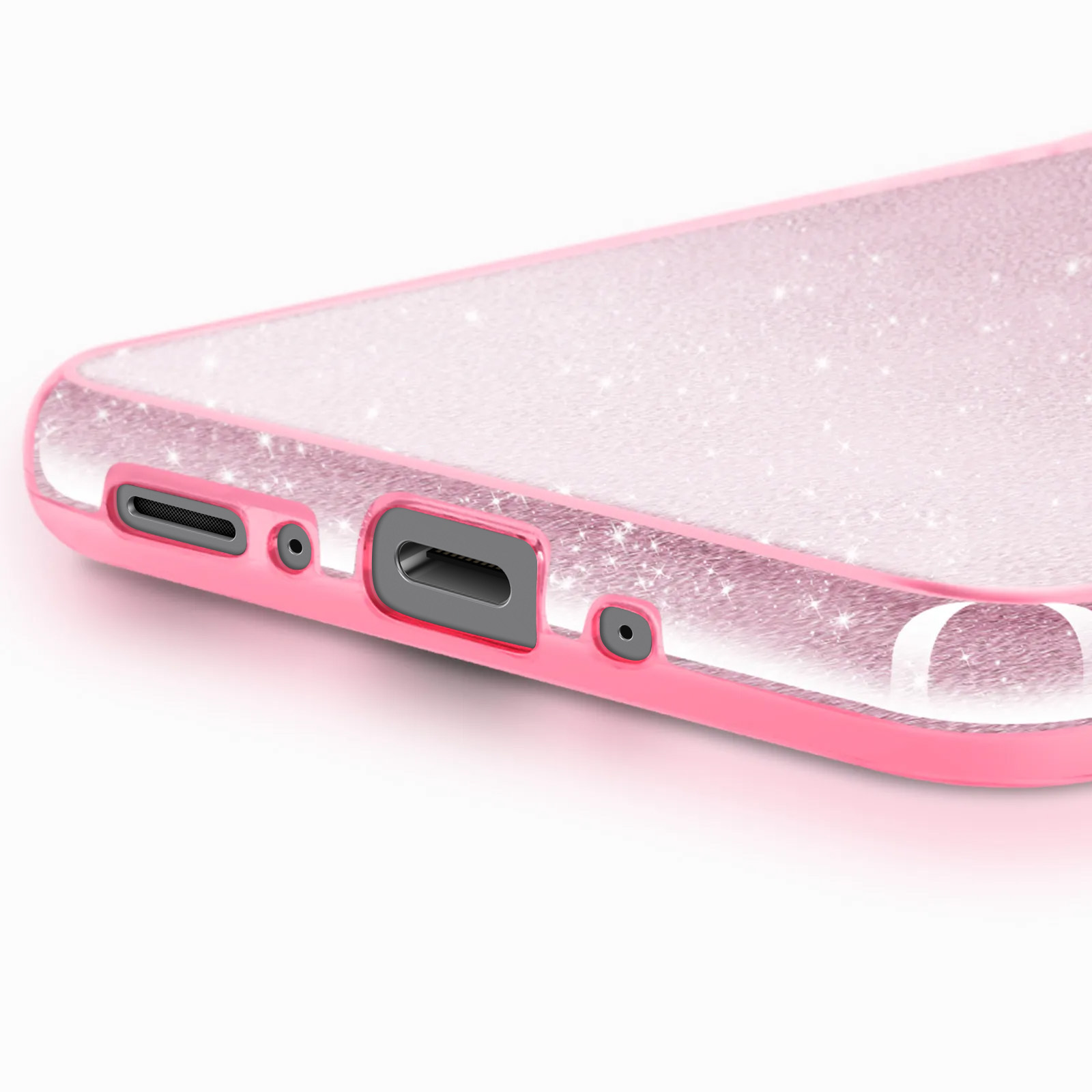 Gros plan d'une coque de téléphone rose avec effet pailleté et découpes pour les ports, sur fond blanc.