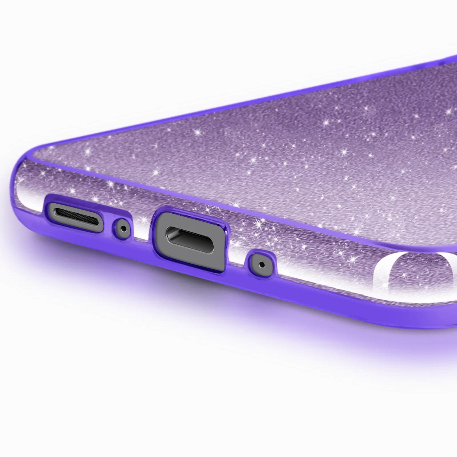 Gros plan d'une coque de téléphone violette avec un intérieur scintillant. La coque a des ouvertures pour les ports et les haut-parleurs.